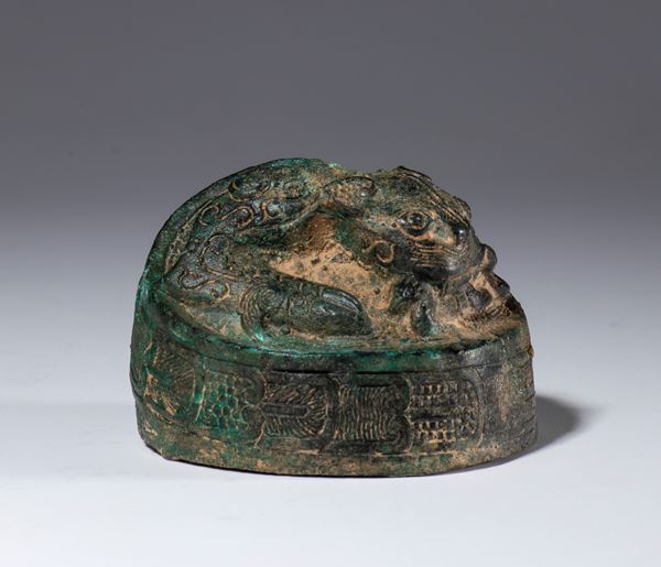 Bronze figure depicting a dragon in the archaic style. China, early 20th century.