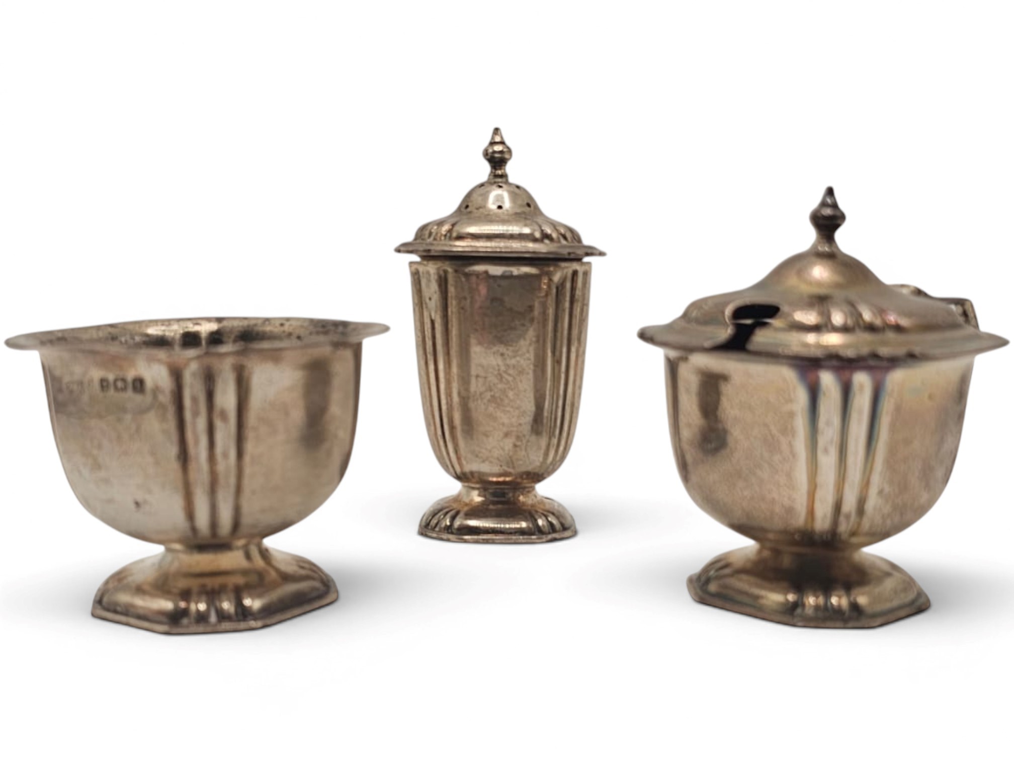 Britton, Gould & Co. - Set inglese di saliere e pepiera in argento 925/1000, Birmingham 1935-1936