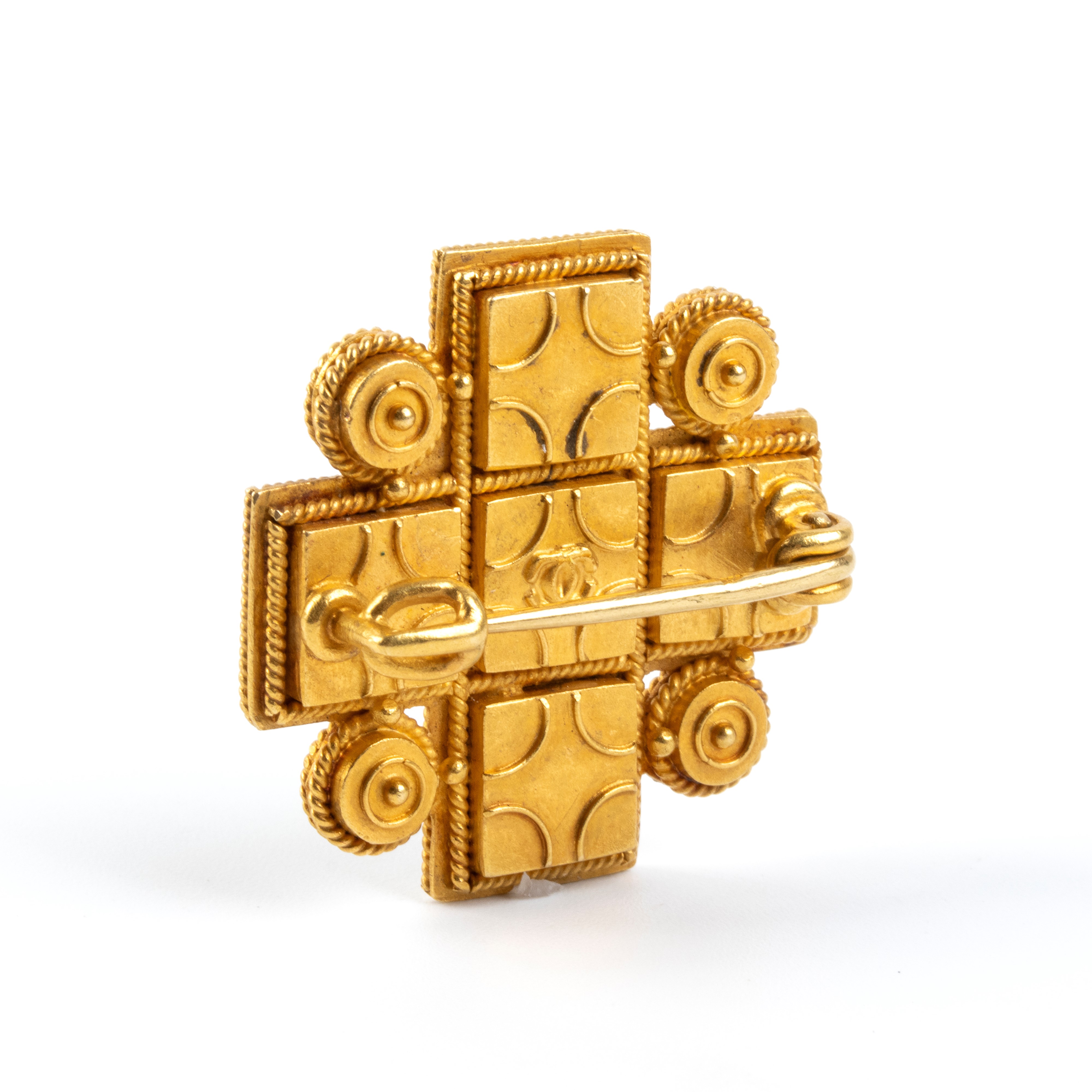 Castellani - Spilla in oro e micromosaico con iscrizione paleocristiana ΙΧΘΥΣ