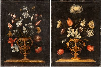 Coppia di nature morte di fiori in un vaso