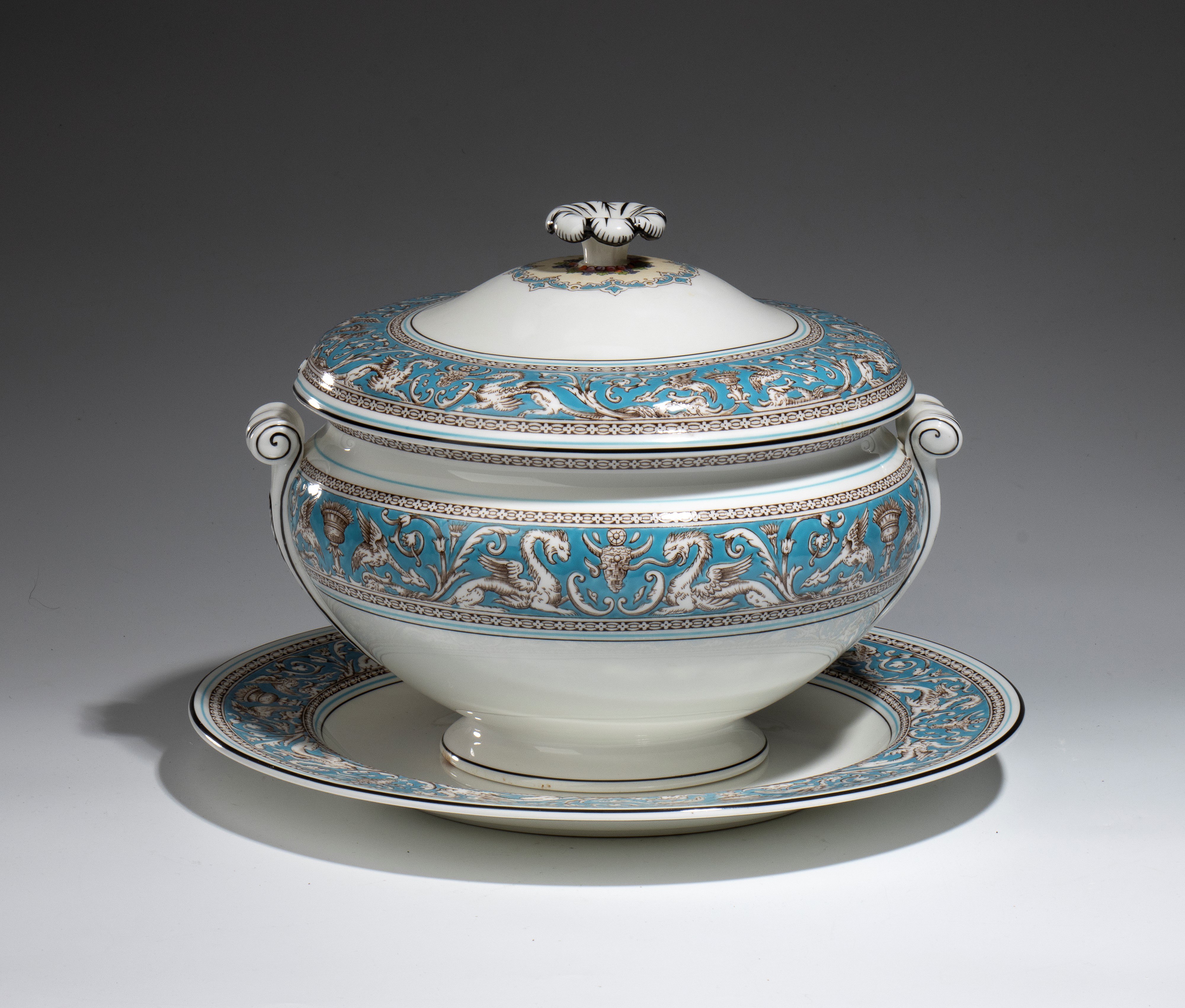 Wedgwood, Servizio da tavola “Florentine turquoise” in Bone China (mod. W2714), 70 pezzi