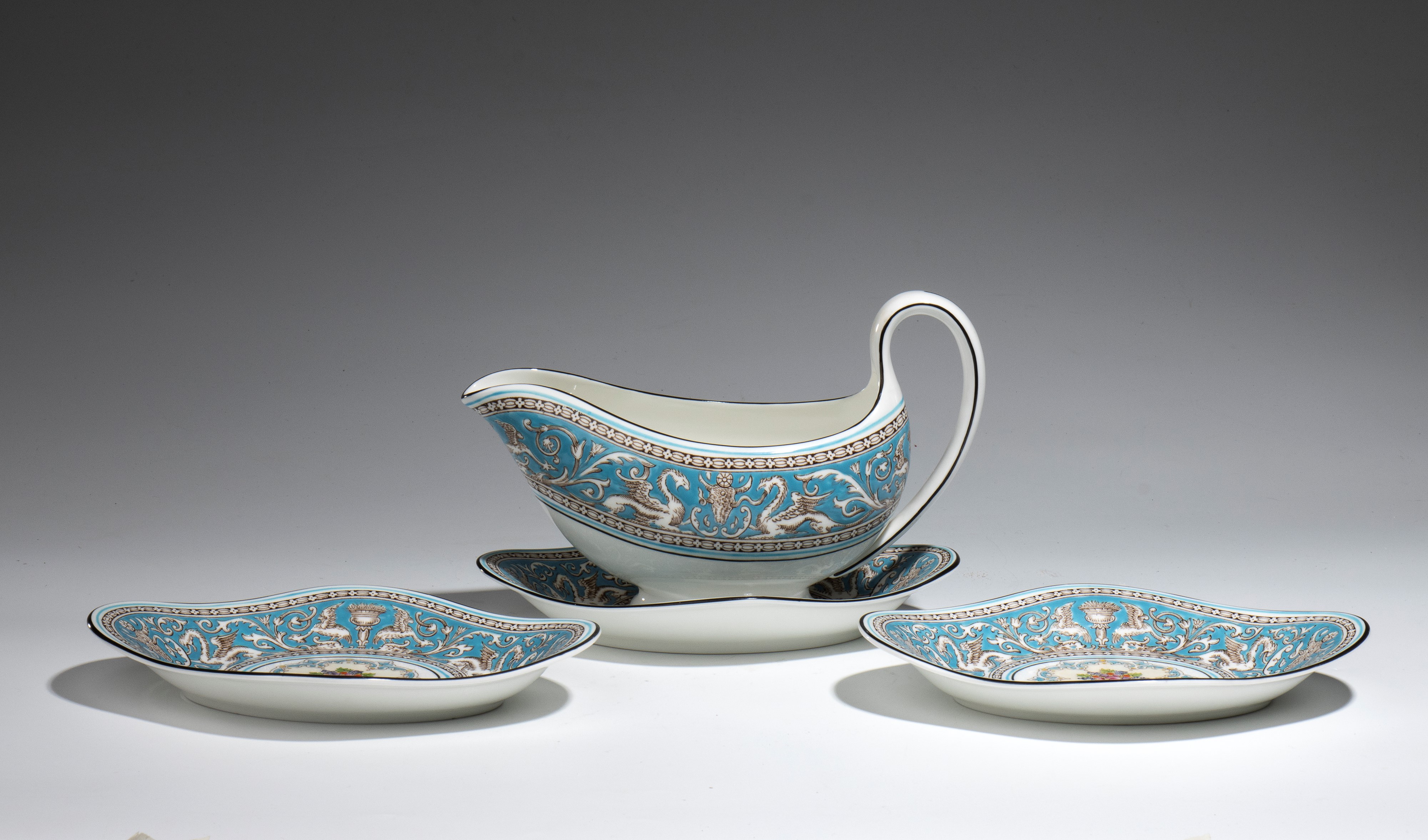 Wedgwood, Servizio da tavola “Florentine turquoise” in Bone China (mod. W2714), 70 pezzi