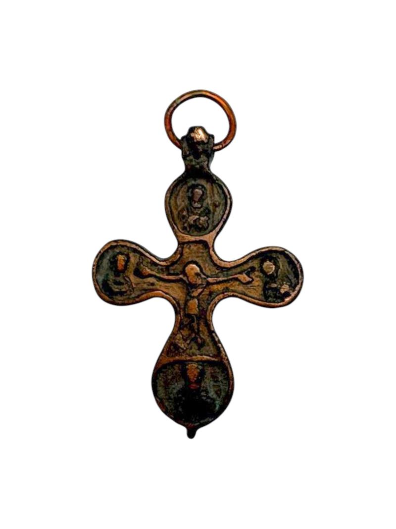 Fusione in bronzo, Croce pettorale raffigurante la Crocifissione (XVIII secolo)