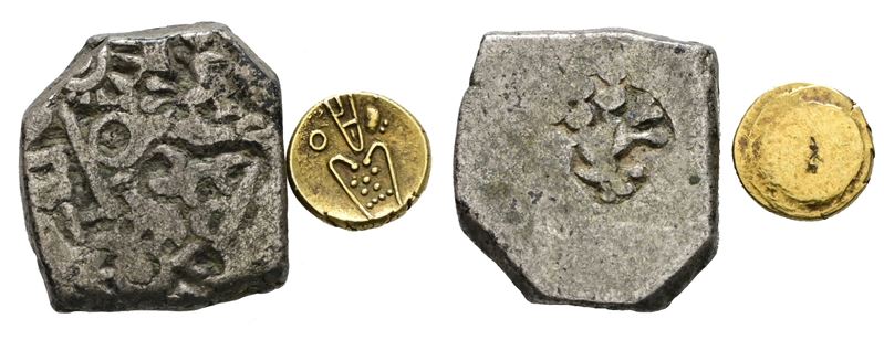 India. Lotto di 2 Monete. 1 Karshapana di Ashoka e 1 Fanam in Oro.