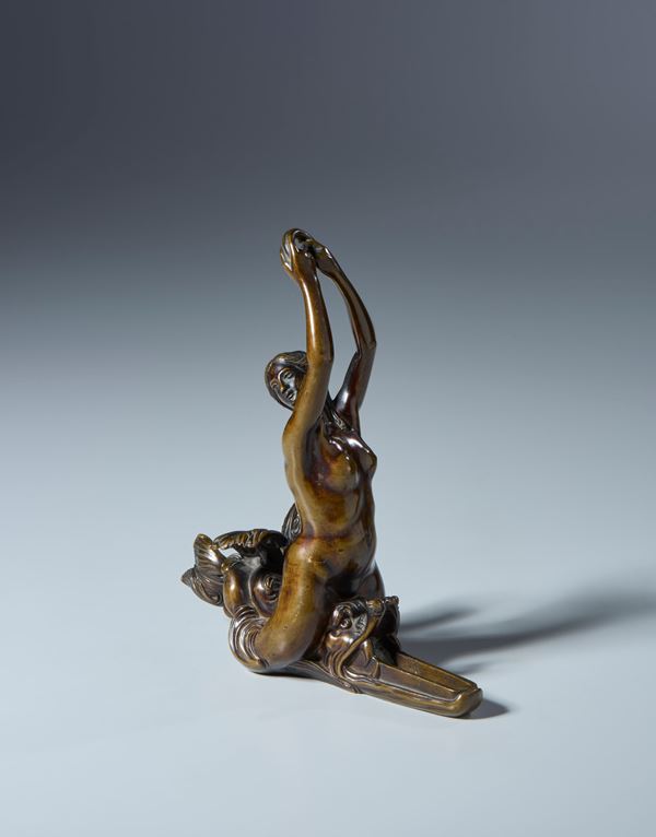 Sirena. Barthelemy Prieur (Berzieux, 1536 - Parigi, 1611) Attribuito alla bottega, XVI-XVII secolo.  Bronzo patina trasparente rossiccia dorata con tracce di patina scura