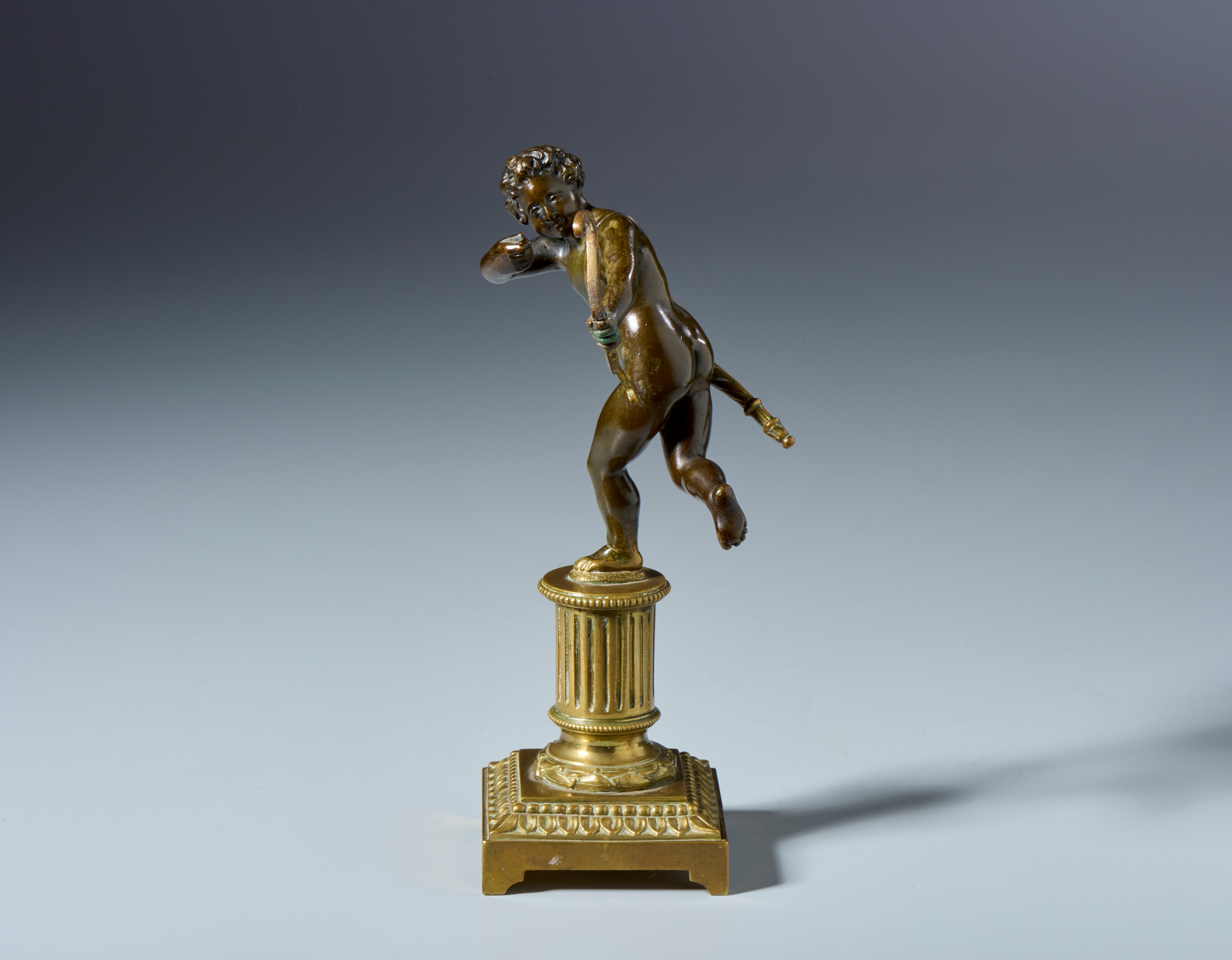 Cupido. Barthelemy Prieur (1535-1611) Scuola di. Probabilmente XVII secolo. Bronzo con patina ros...