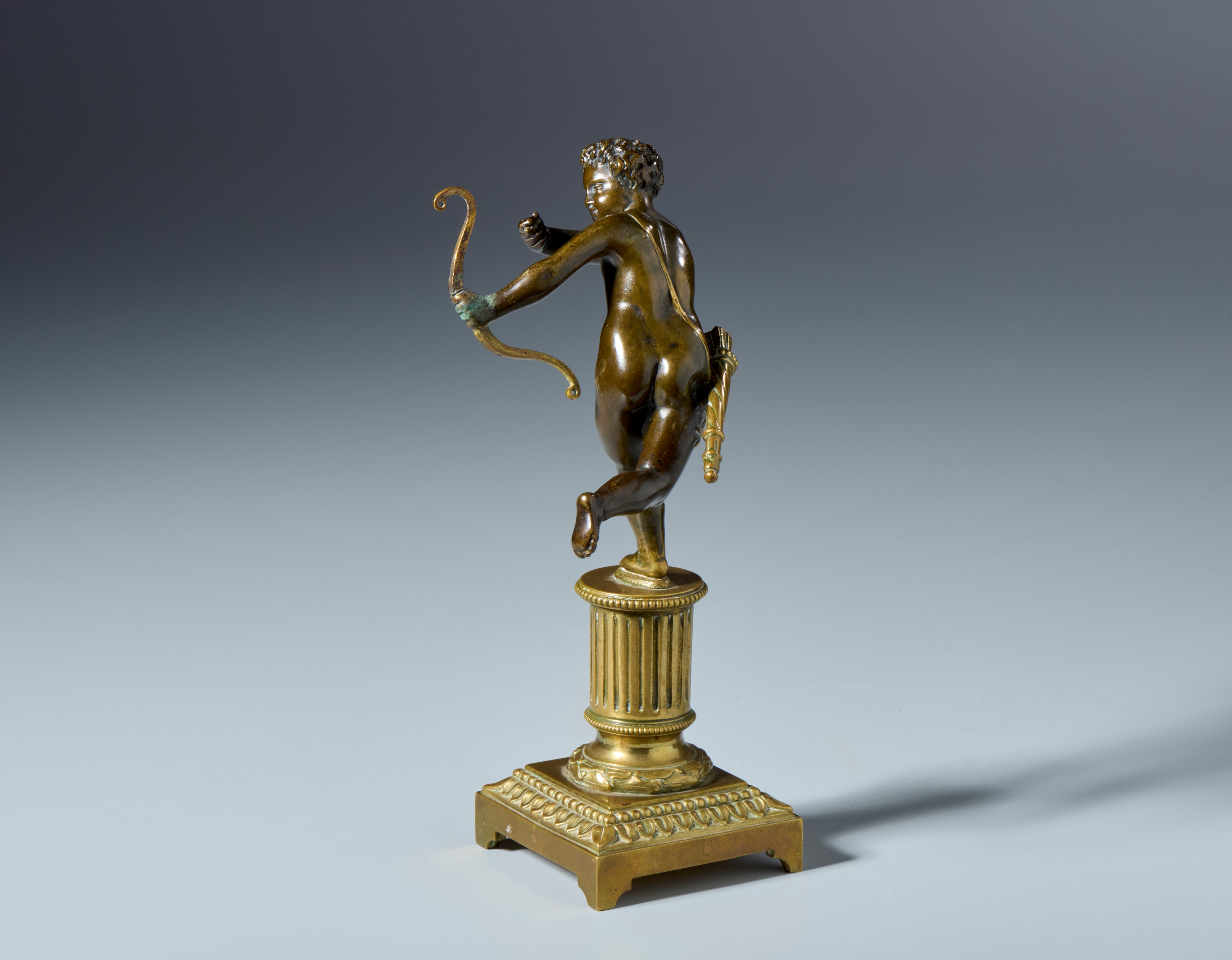 Cupido. Barthelemy Prieur (1535-1611) Scuola di. Probabilmente XVII secolo. Bronzo con patina ros...