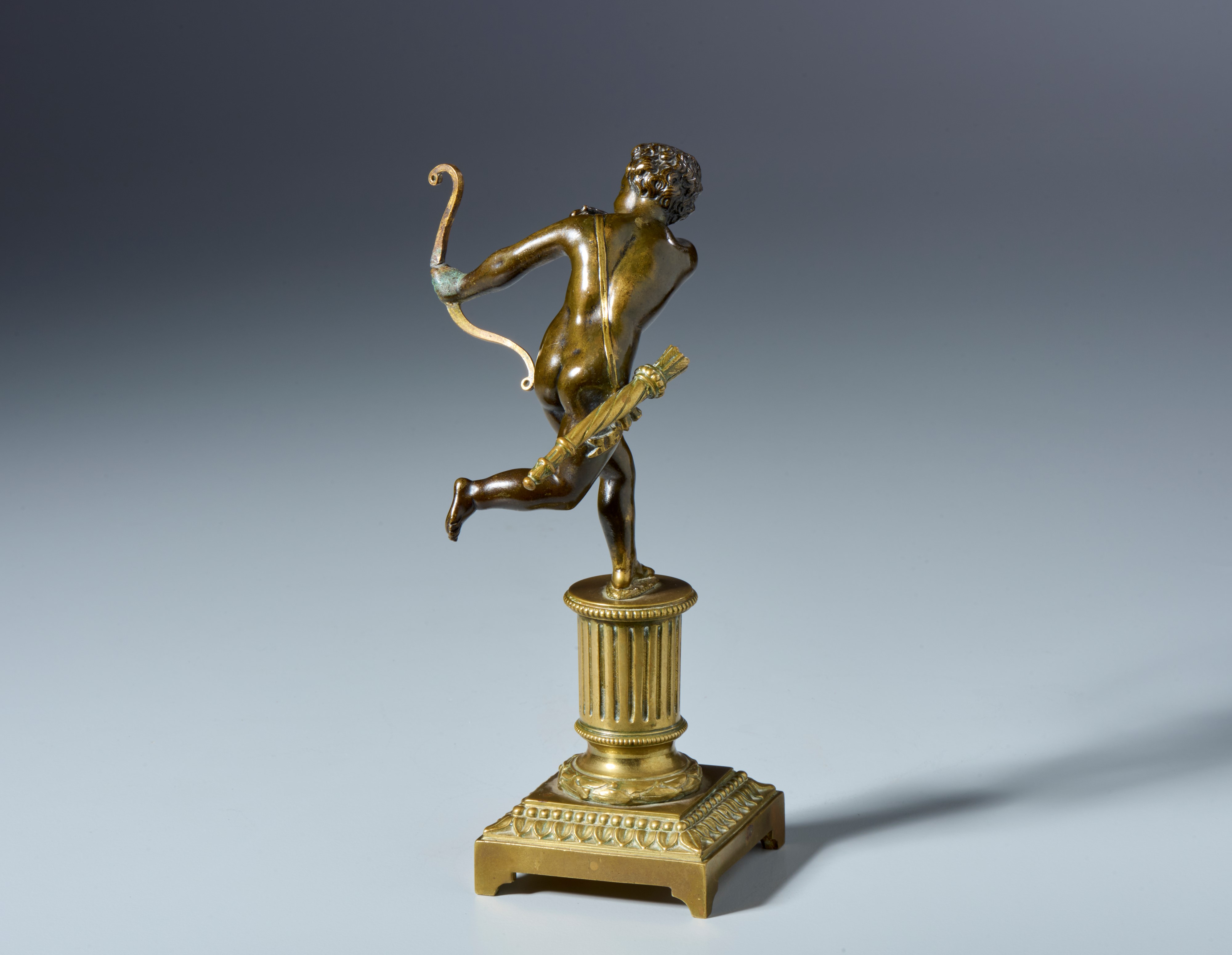 Cupido. Barthelemy Prieur (1535-1611) Scuola di. Probabilmente XVII secolo. Bronzo con patina ros...