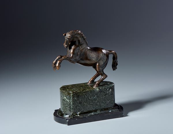 Cavallo rampante. Francesco Fanelli (Firenze, 1577- Parigi? 1663) Scuola di. XVII-XVIII secolo. Bronzo con patina bruno rossastra trasparente su tracce di patina scura
