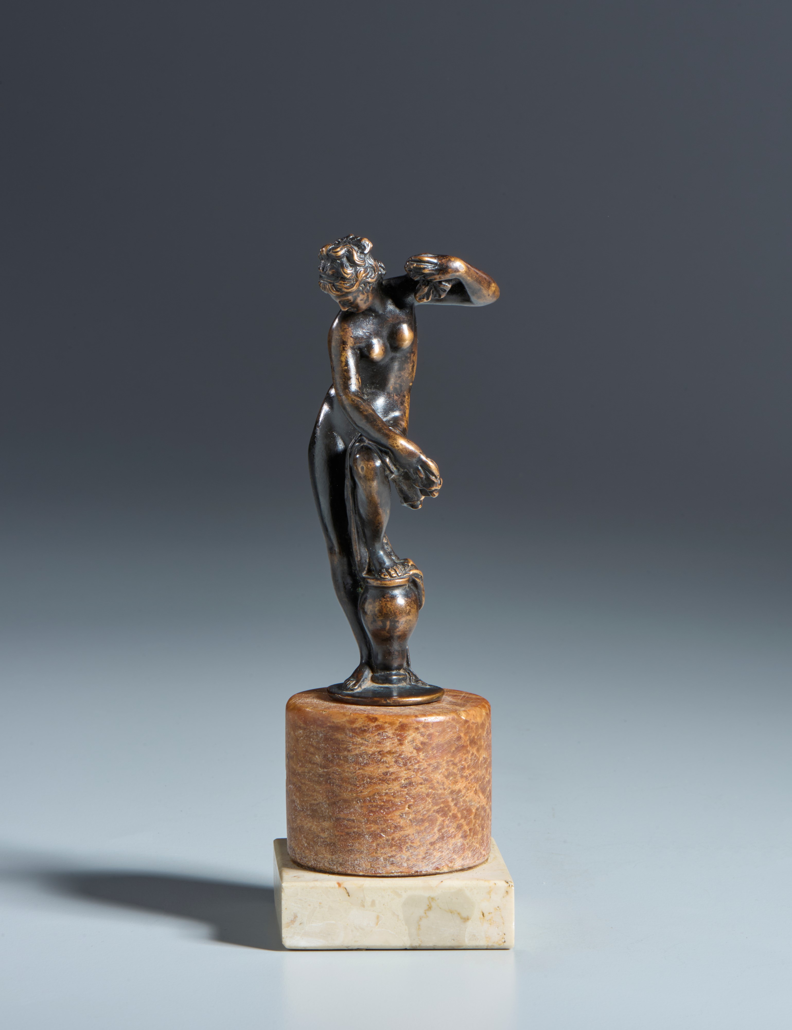 Donna che fa il bagno. Giambologna (Douai, 1529- Firenze, 1608) da un modello di. XVII-XVIII seco...