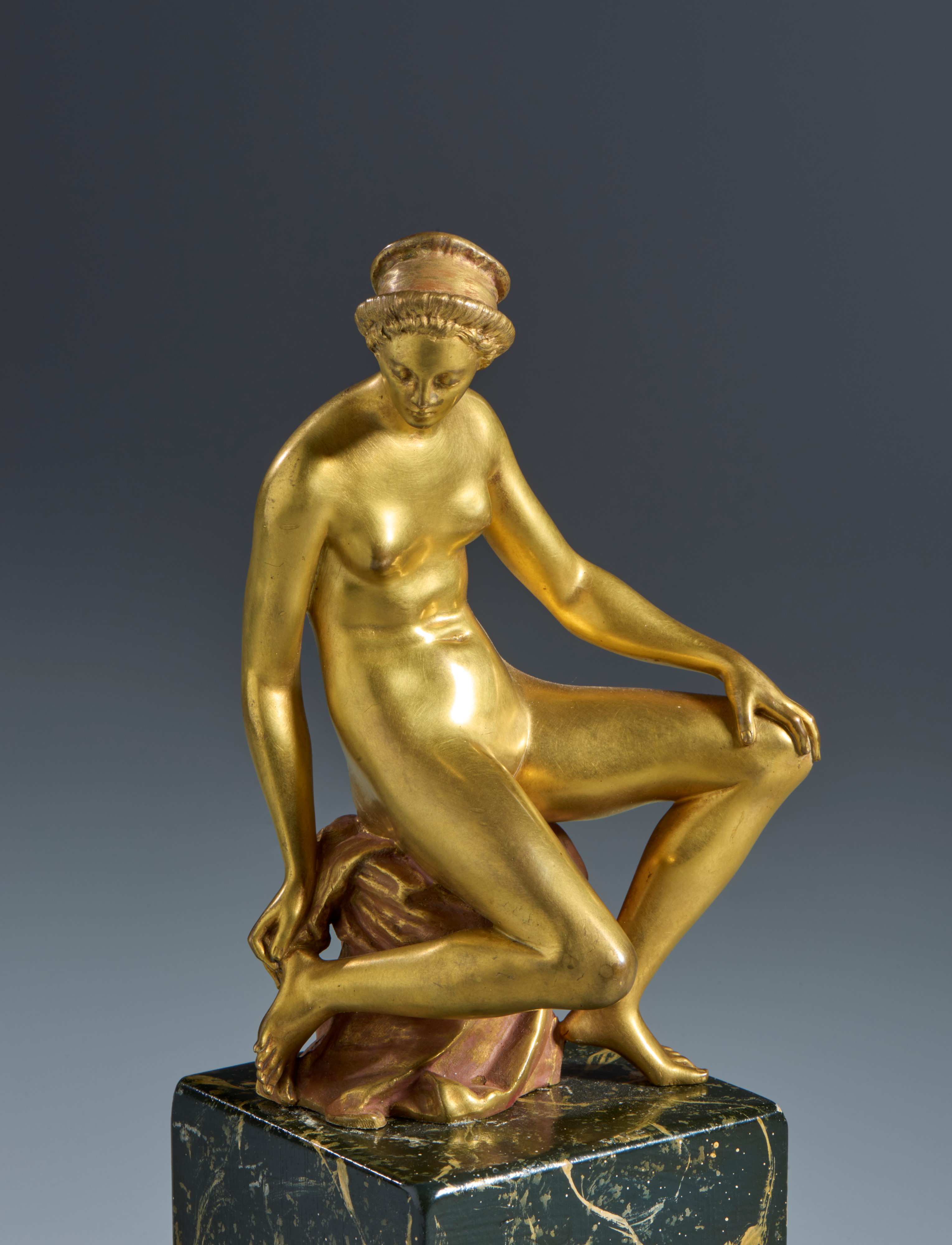 Venere seduta. Barthelemy Prieur (1536-1611) Bottega di. Bronzo dorato al mercurio