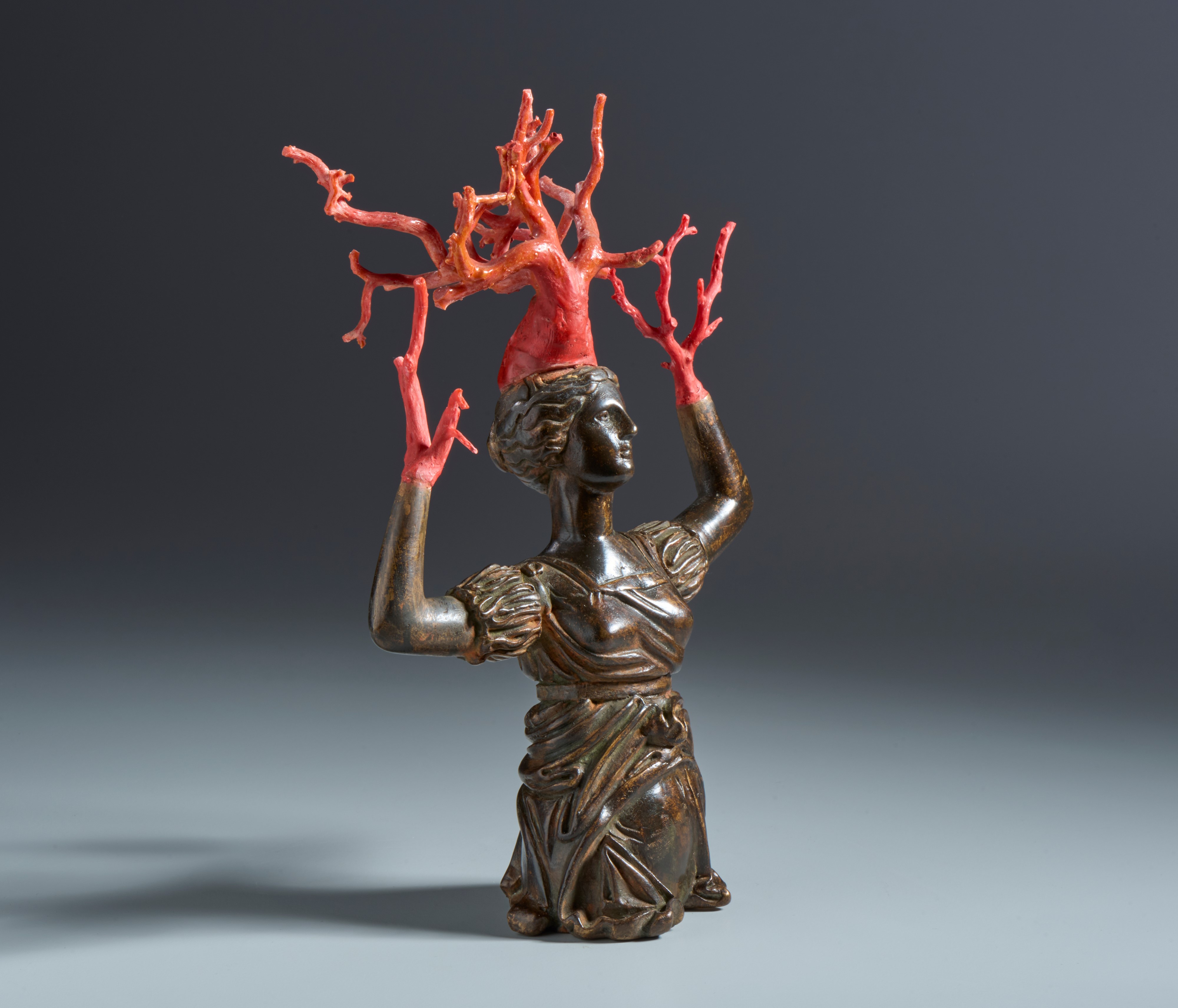 Dafne. Abraham Jamnitzer, dall'originale di. XVII secolo. Bronzo patinato e corallo di sciacca. A...