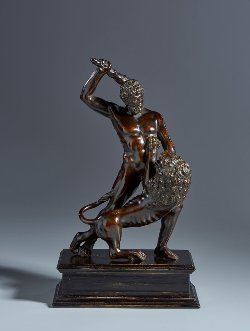 Ercole e il leone di Nemea. Arte fiorentina, XVI-XVII secolo. Bronzo patinato, splendida patina r...