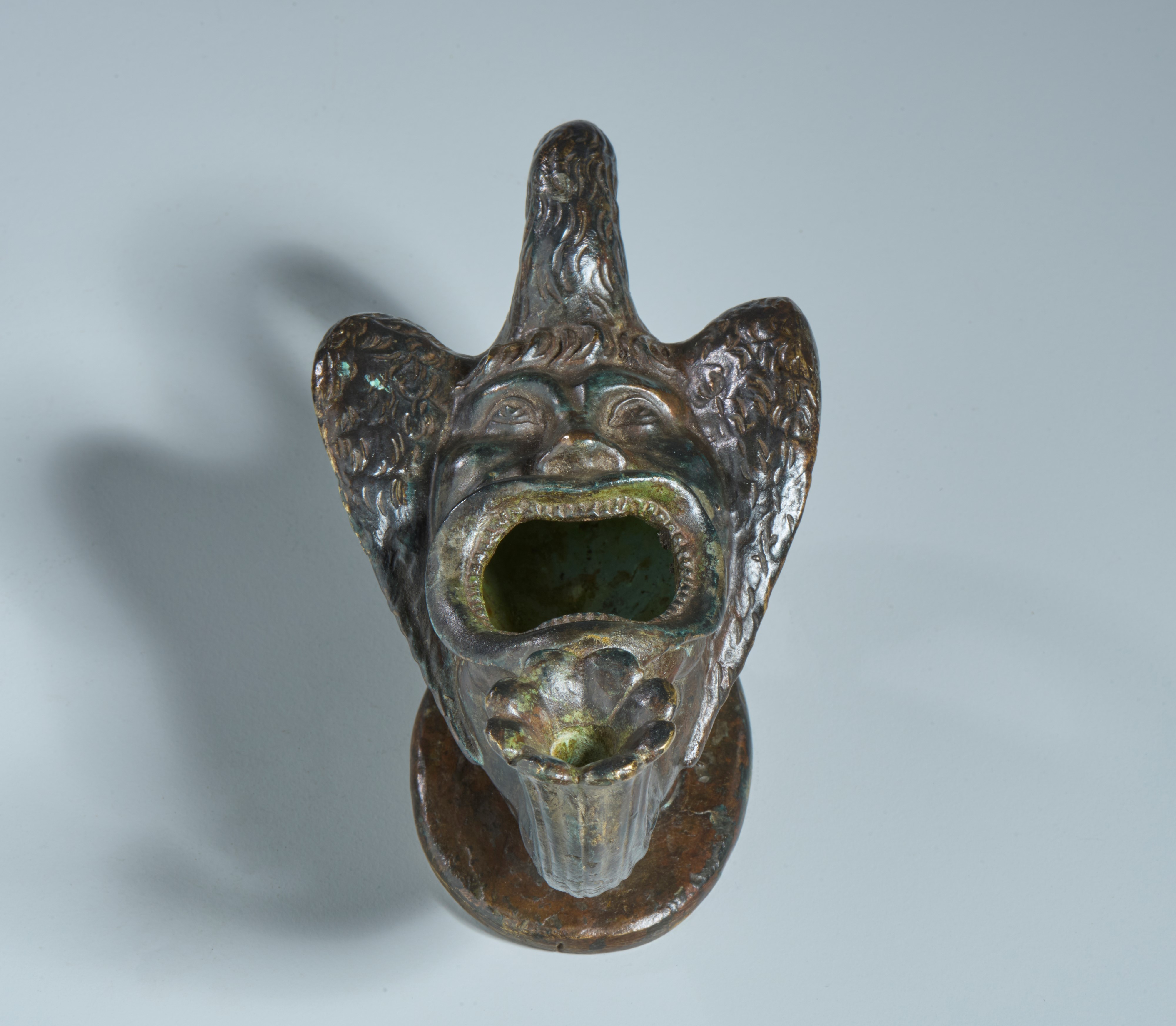Lucerna composita. Arte veneta, XVII secolo. Bronzo patina bituminosa