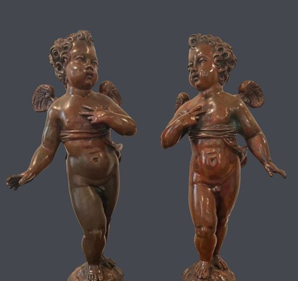 Coppia di putti. Niccolò Roccatagliata (1560 - 1636 ) Scuola di. XVII secolo. Bronzo patina trasparente rossastra su tracce di patina nera 