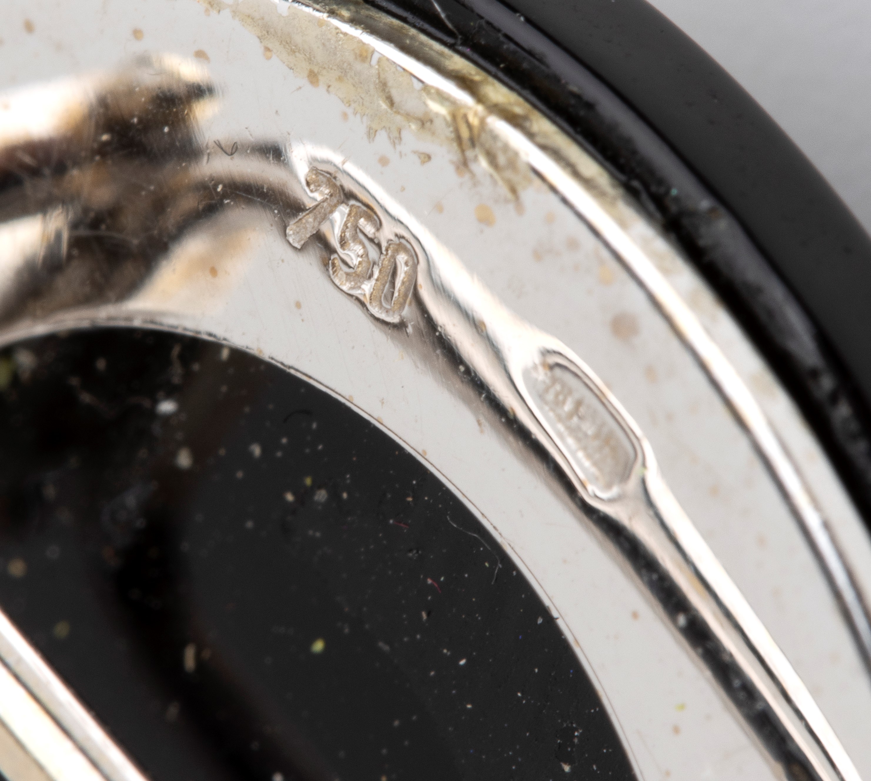Spilla pendente in stile Déco, oro 18k, onice, coralli Mediterranei e diamanti (anni ’50)