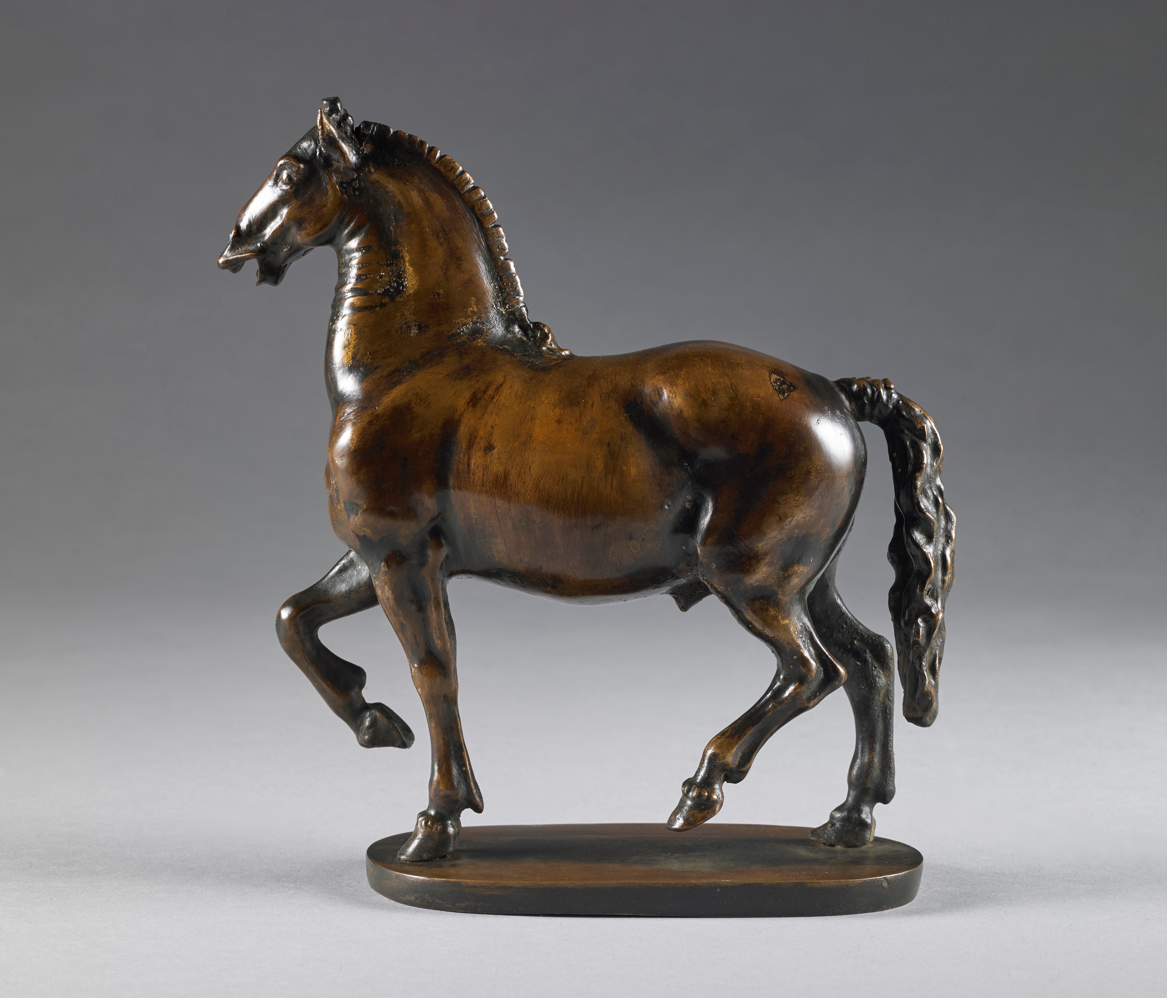 Cavallo al passo, Giambologna (Douai, 1529- Firenze, 1608) Bottega di. Bronzo, lacca rossa traspa...