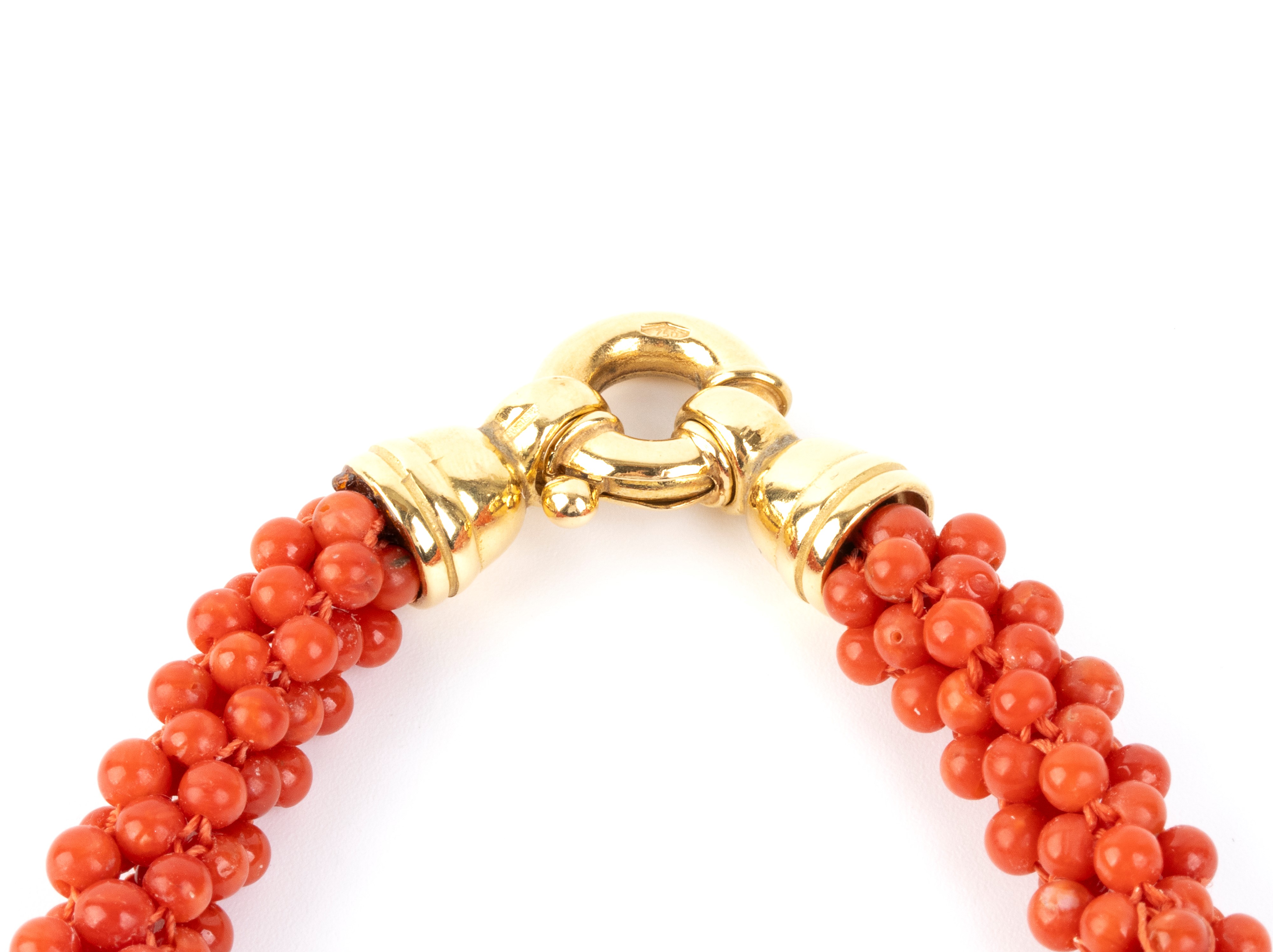 Girocollo in corallo rosso Mediterraneo, maglia tessuta con chiusura a moschettone in oro giallo ...
