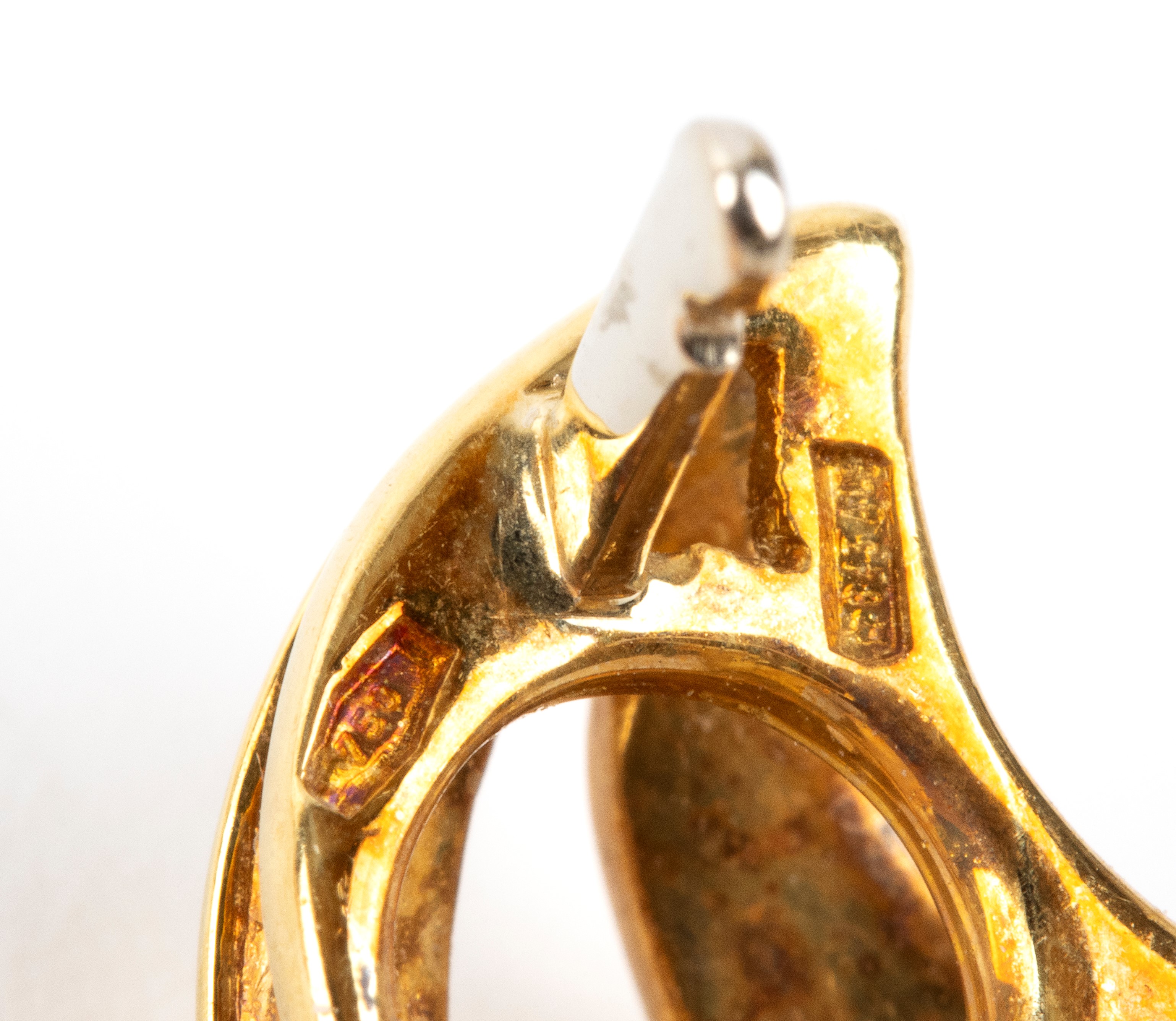 Collana girocollo in corallo rosa con chiusura in oro giallo 18k e diamanti