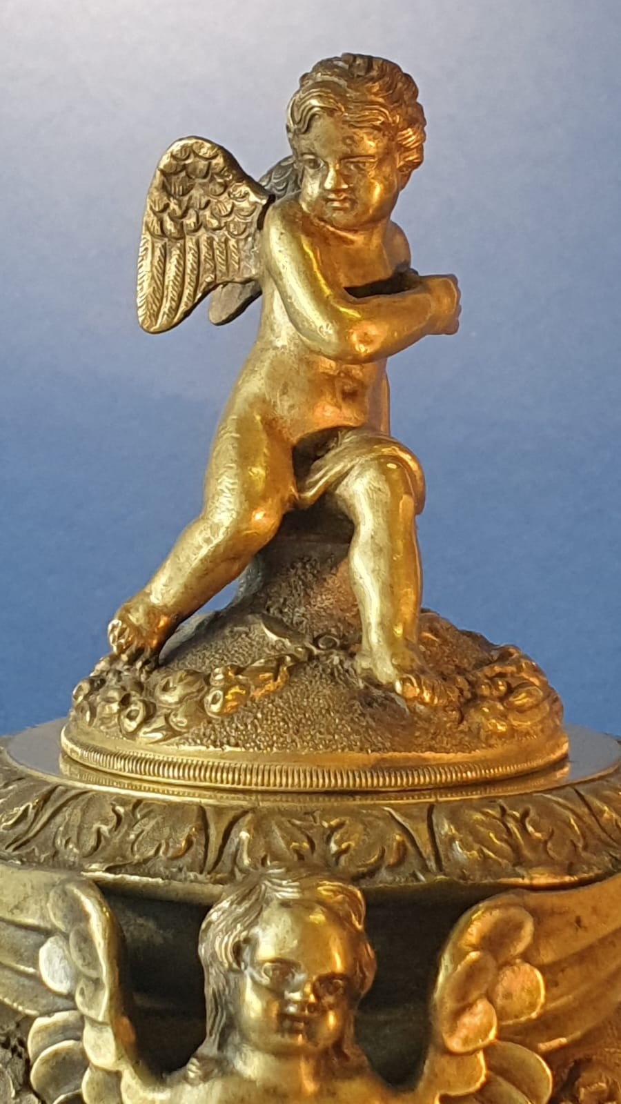 Calamaio arpie. Bronzo dorato. Periodo Neoclassico. XVIII-XIX secolo. Grand Tour.