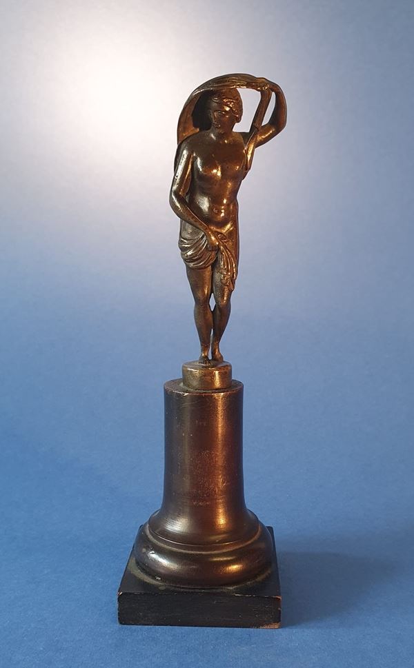 Dea della Fortuna. Periodo Grand Tour, XVIII-XIX secolo.  Bronzo patinato nero.