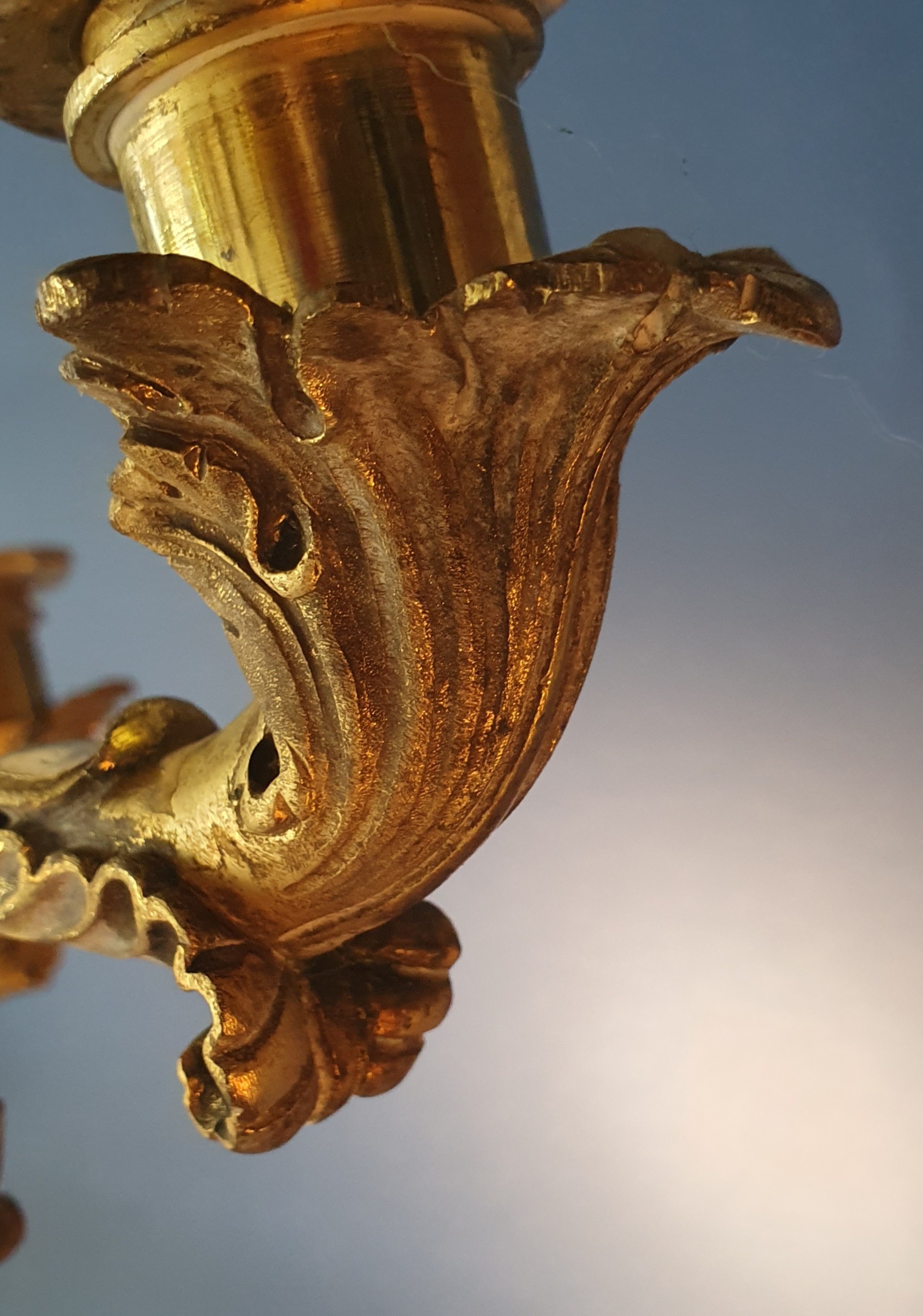 Coppia candelieri impero. Bronzo dorato. Prima metà XIX secolo. Lieve sbeccatura su una base in m...