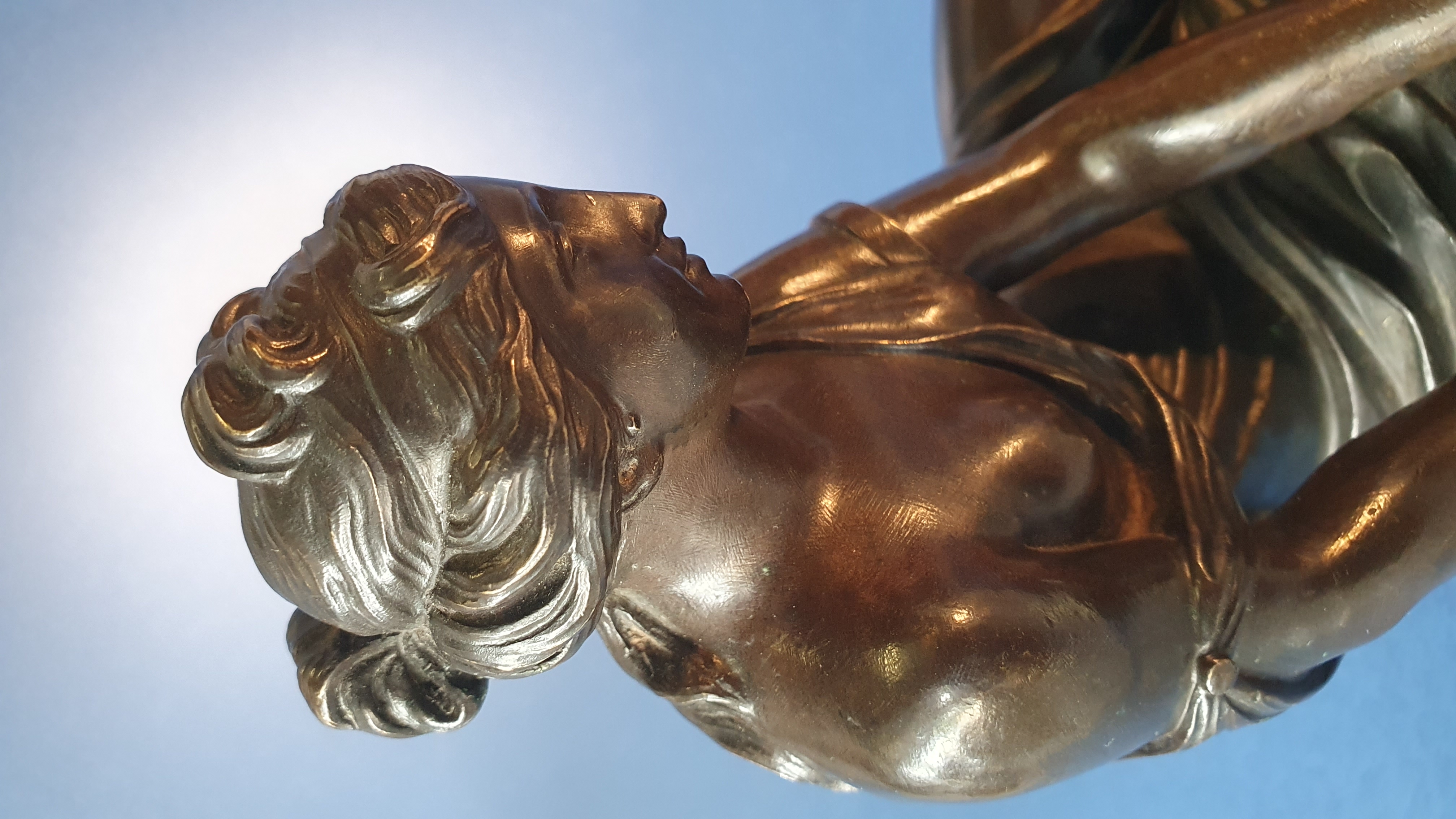 Venere con la conchiglia. Da motivo archeologico. Bronzo patinato, XIX secolo.