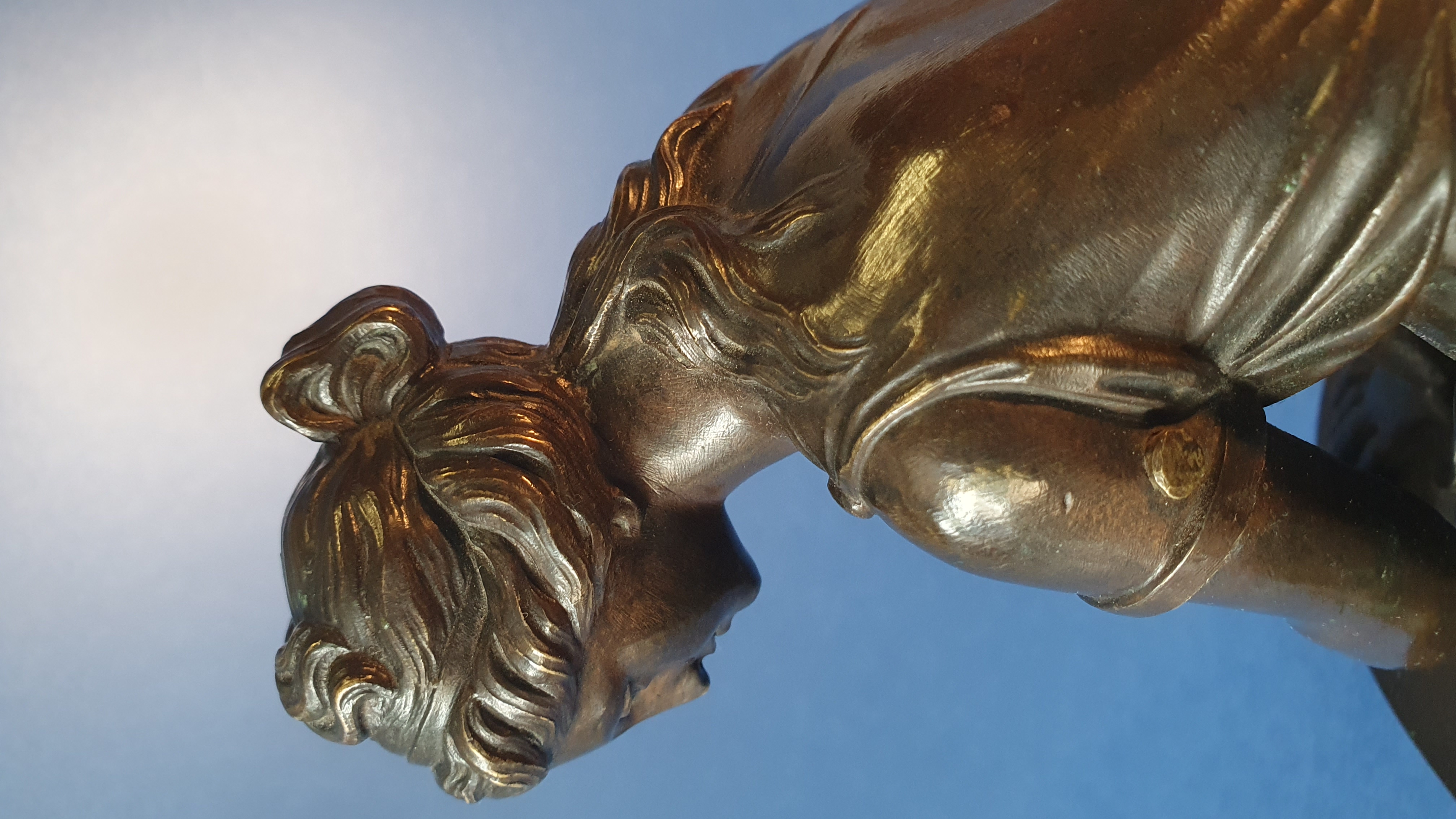 Venere con la conchiglia. Da motivo archeologico. Bronzo patinato, XIX secolo.