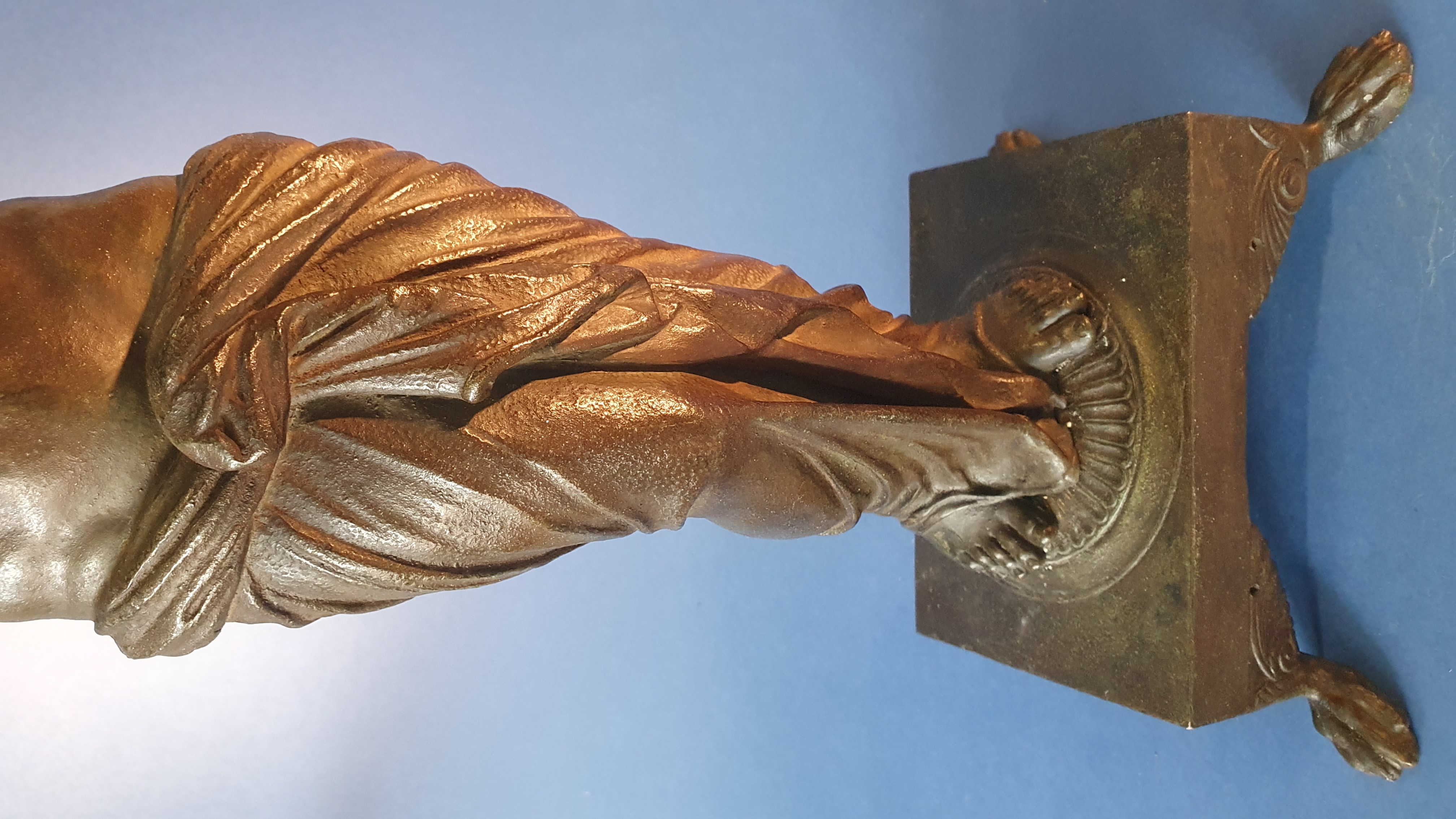 Venere al bagno. Napoli, Fonderia Chiurazzi. XIX secolo. Bronzo con patina archeologica.