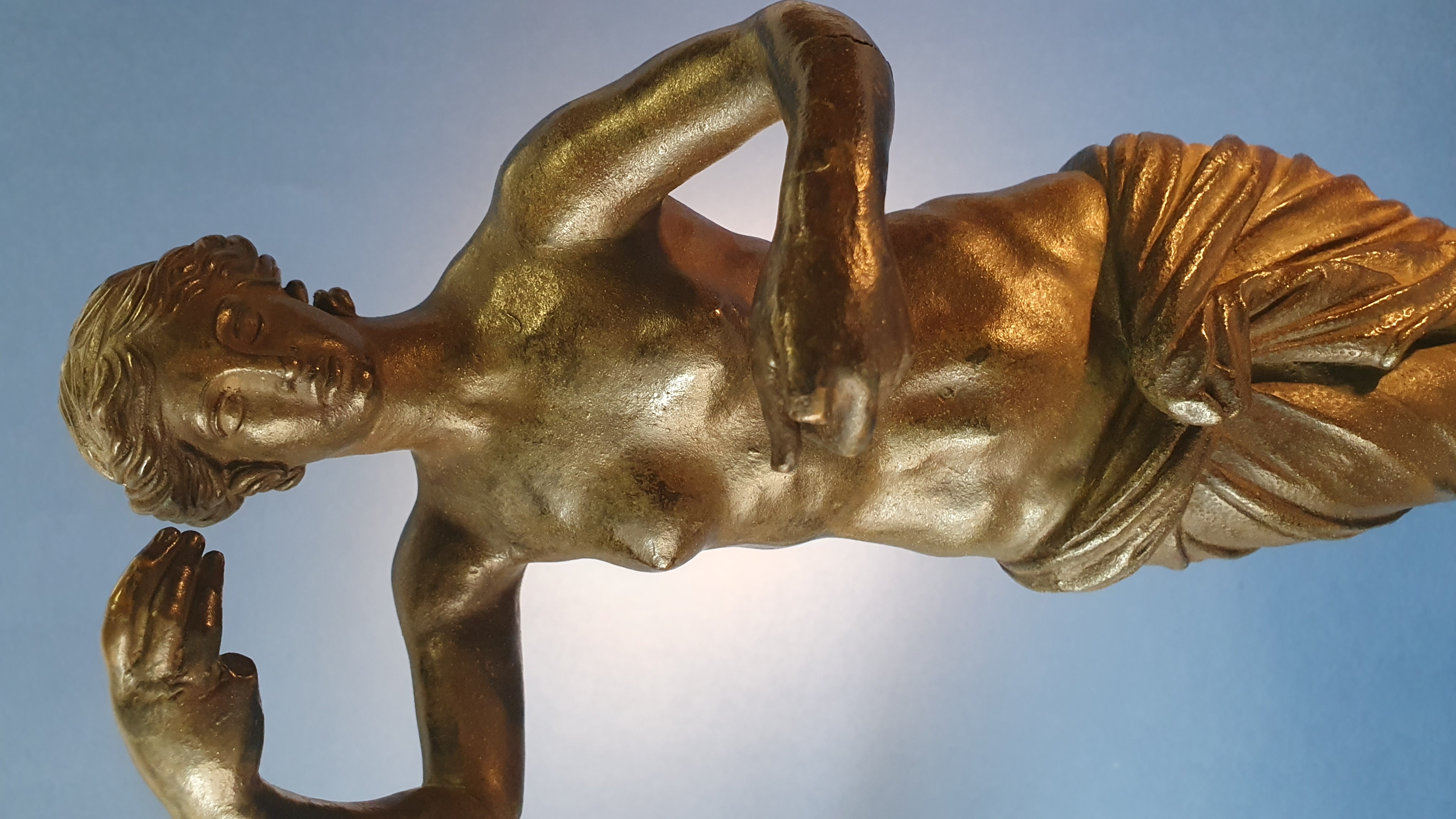 Venere al bagno. Napoli, Fonderia Chiurazzi. XIX secolo. Bronzo con patina archeologica.