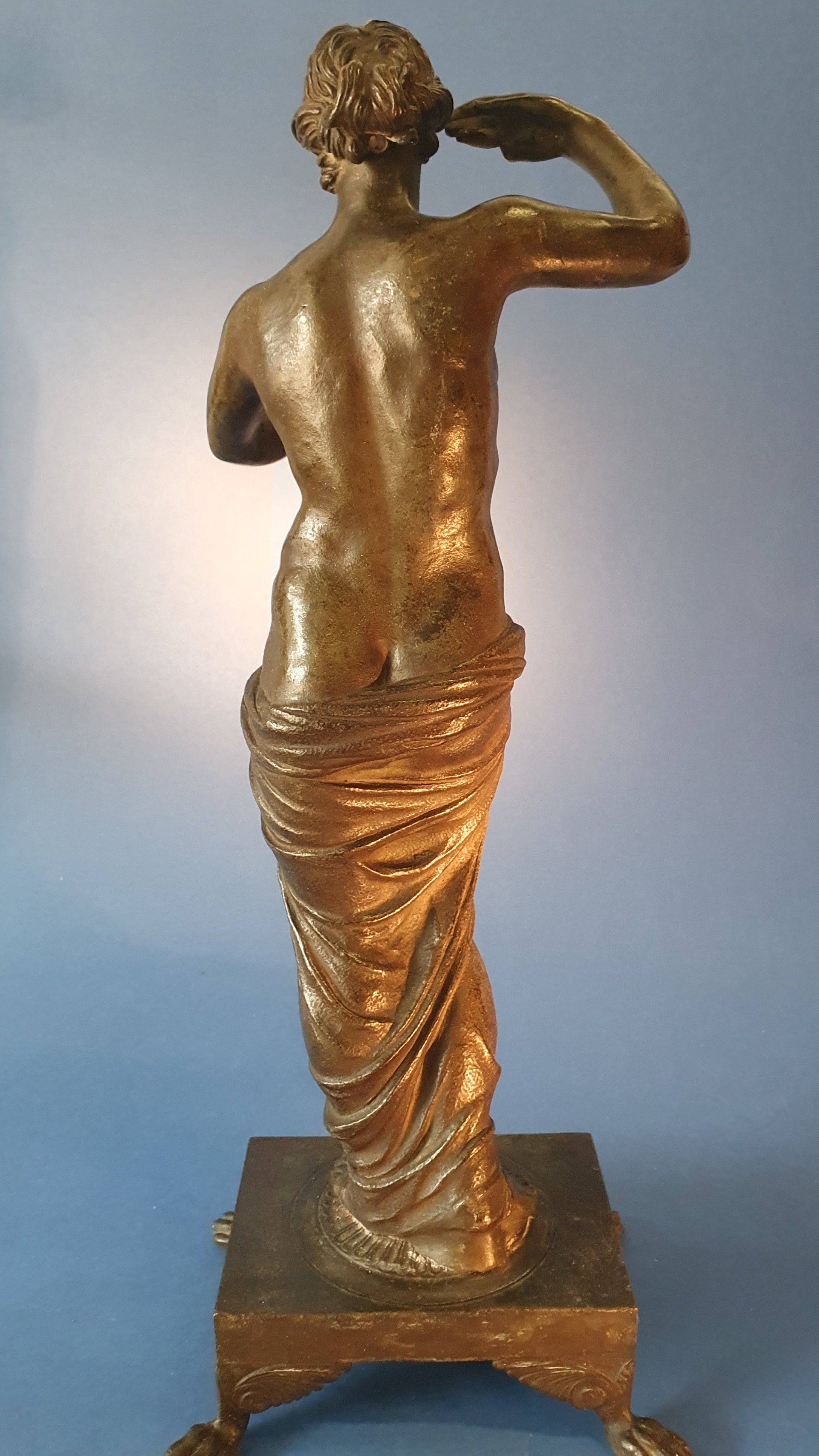 Venere al bagno. Napoli, Fonderia Chiurazzi. XIX secolo. Bronzo con patina archeologica.