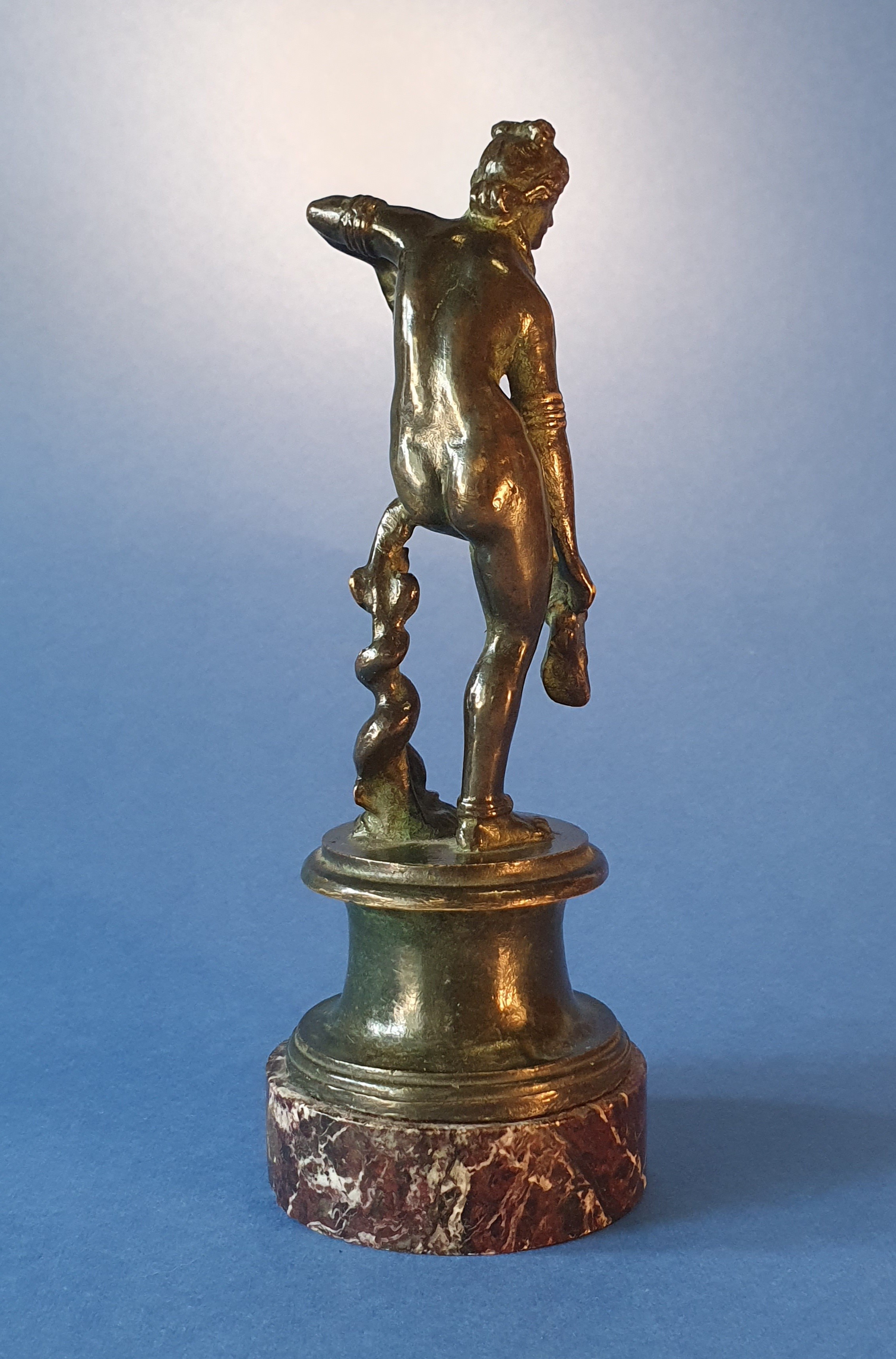 Venere del calzare. Fonderia Chiurazzi, Attribuito. Napoli XIX secolo. Bronzo con patinatura arch...