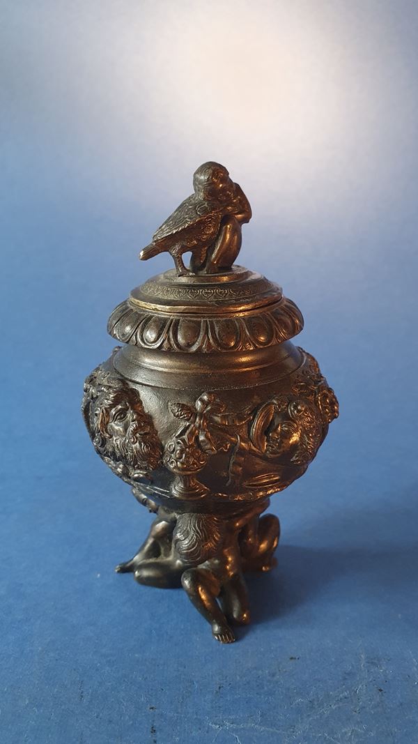 Inkwell with panoplies. Early 19th century. Black patinated bronze.