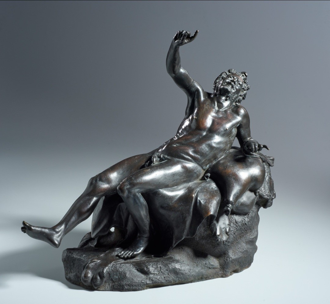 Satiro ebbro. Da motivo archeologico. Bronzo patinato nero. Napoli XVIII-XIX secolo.