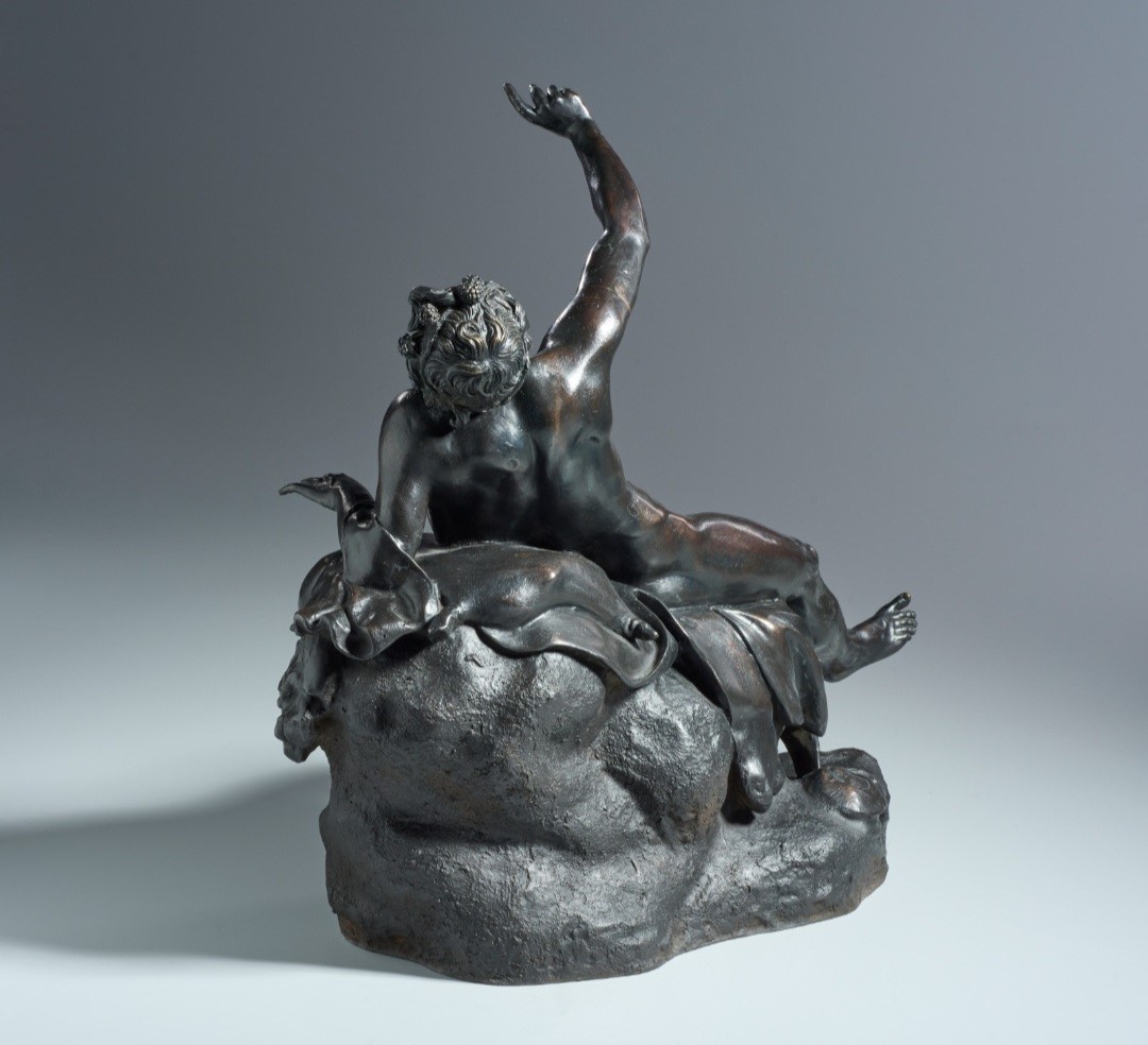 Satiro ebbro. Da motivo archeologico. Bronzo patinato nero. Napoli XVIII-XIX secolo.