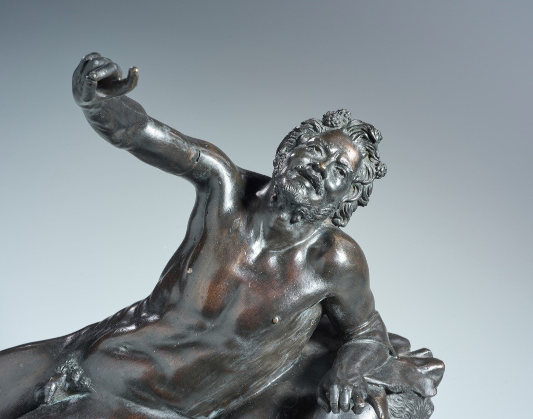 Satiro ebbro. Da motivo archeologico. Bronzo patinato nero. Napoli XVIII-XIX secolo.