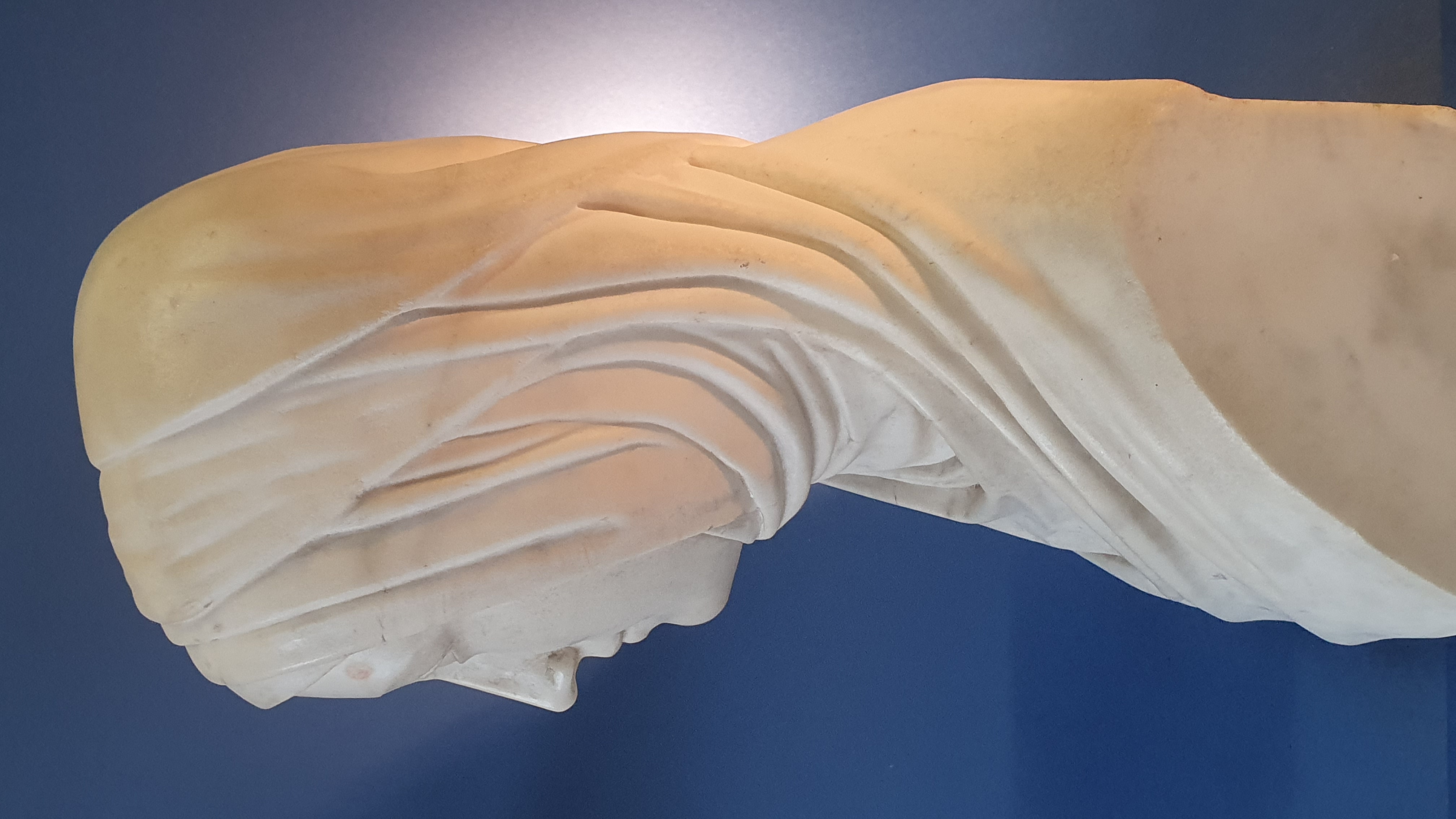 Vestale. Dal modello di Antonio Canova (1757-1822). Primo XIX secolo. Marmo statuario.