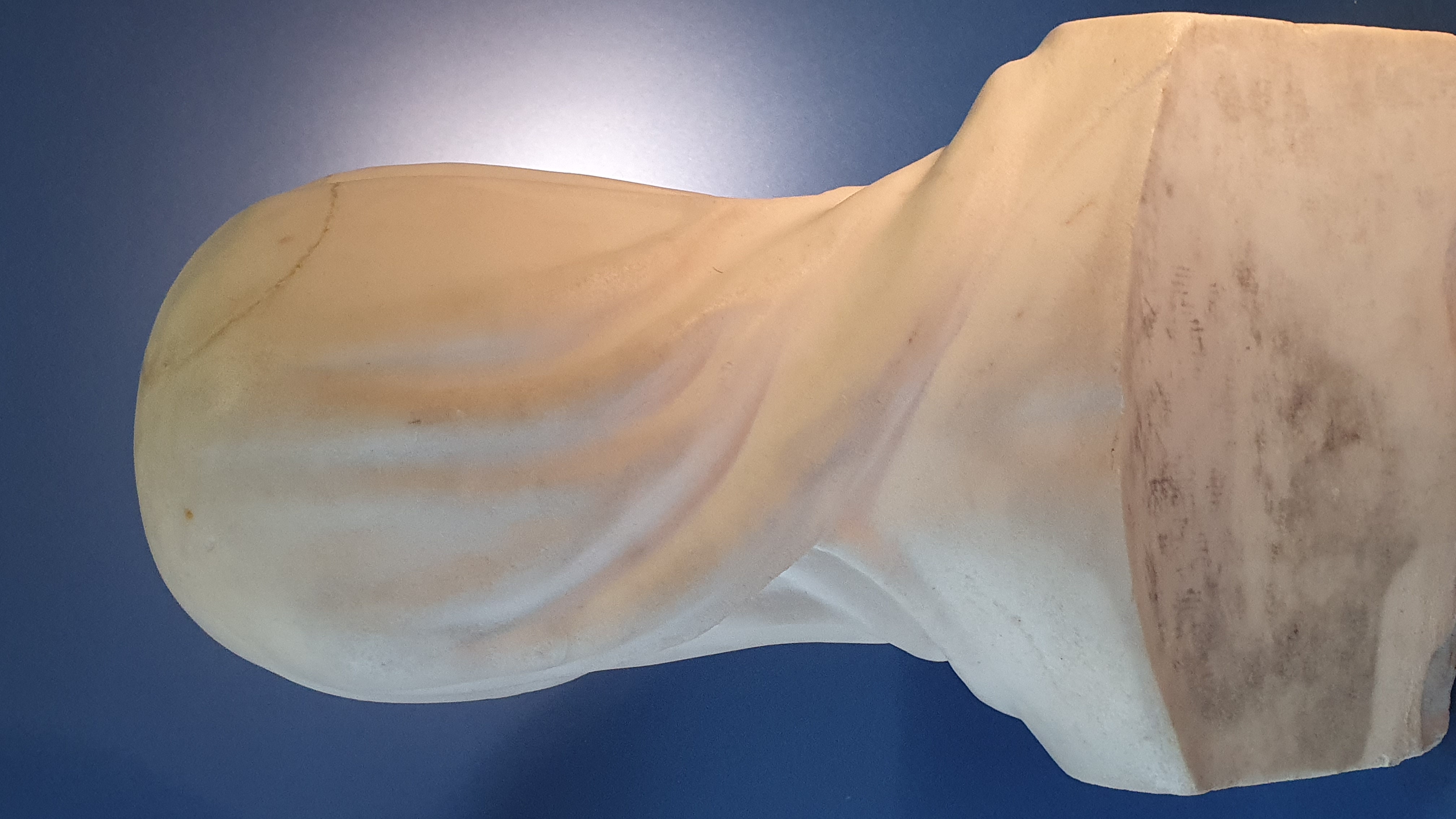 Vestale. Dal modello di Antonio Canova (1757-1822). Primo XIX secolo. Marmo statuario.