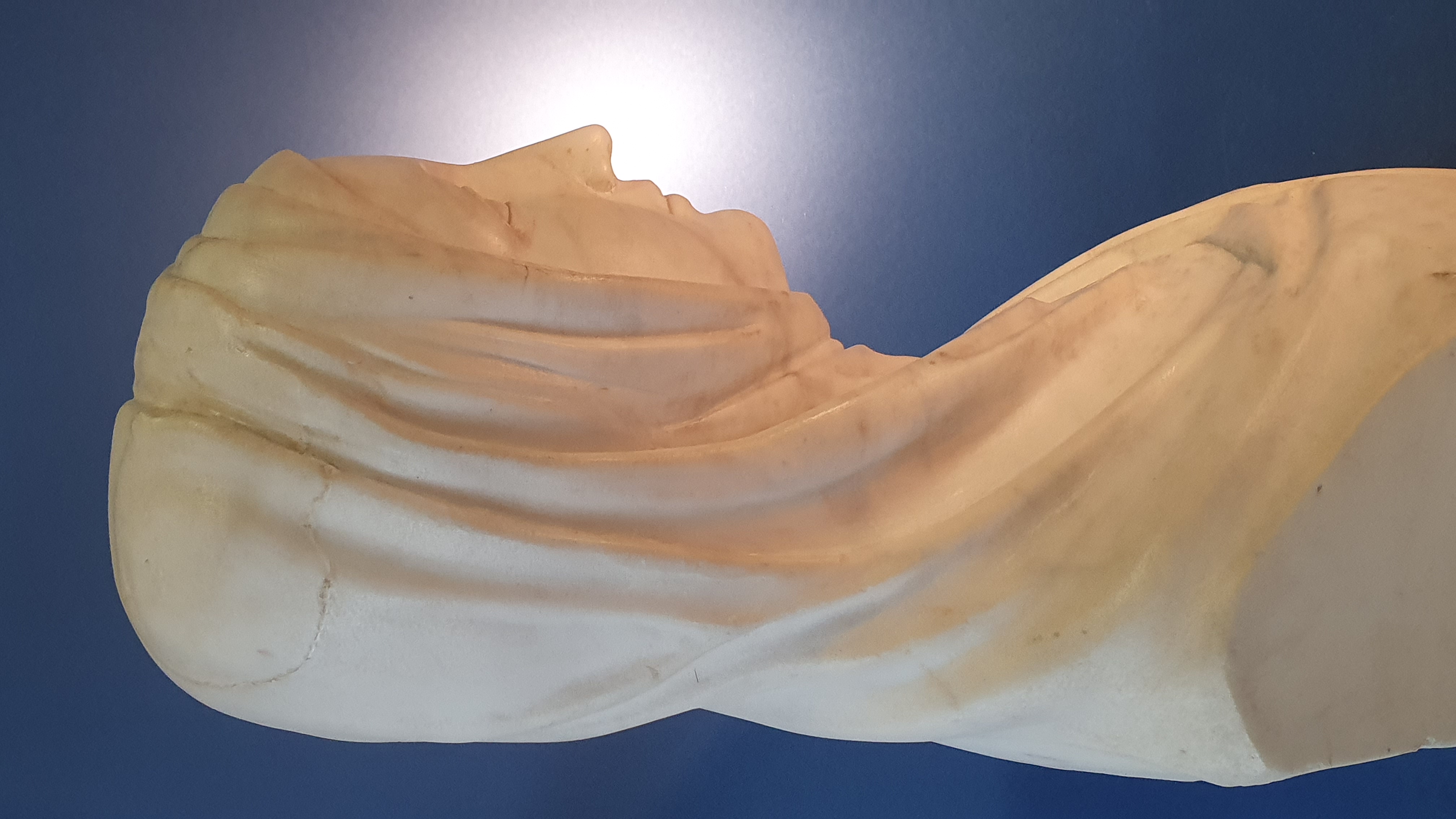 Vestale. Dal modello di Antonio Canova (1757-1822). Primo XIX secolo. Marmo statuario.