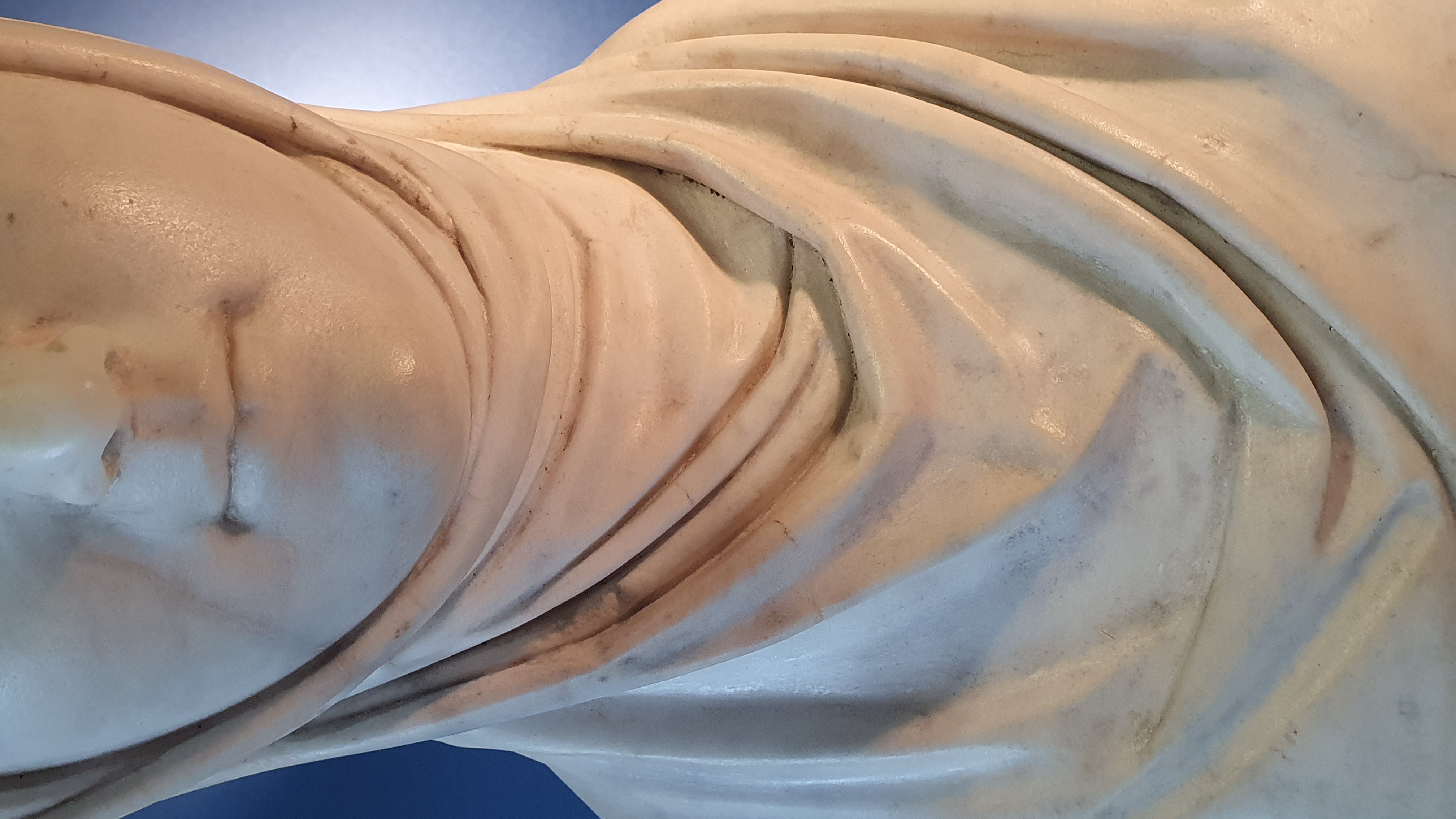 Vestale. Dal modello di Antonio Canova (1757-1822). Primo XIX secolo. Marmo statuario.