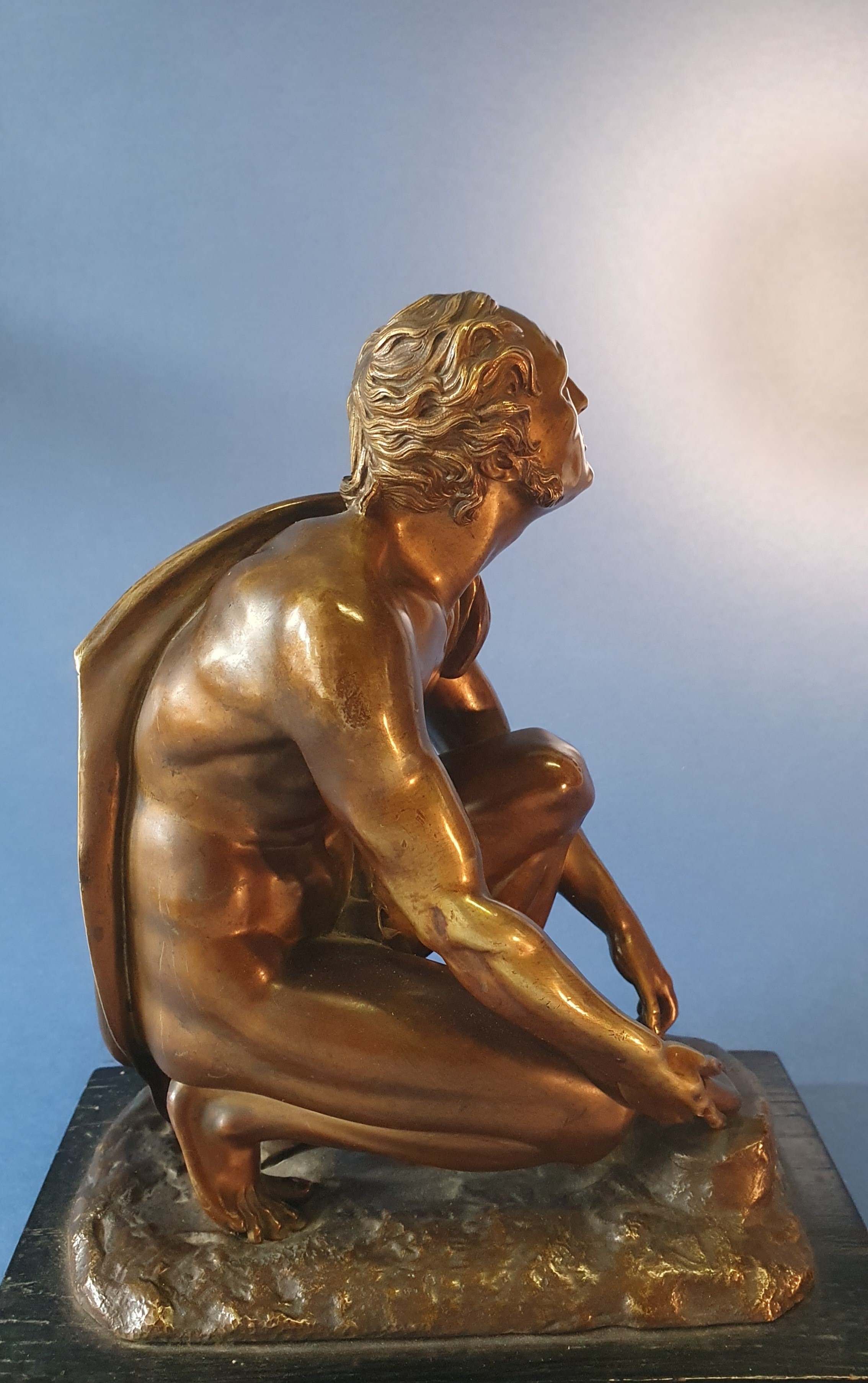 Arrotino. E. De Labroue (attivo a Parigi, 1850-1880). Bronzo patina nocciola trasparente.