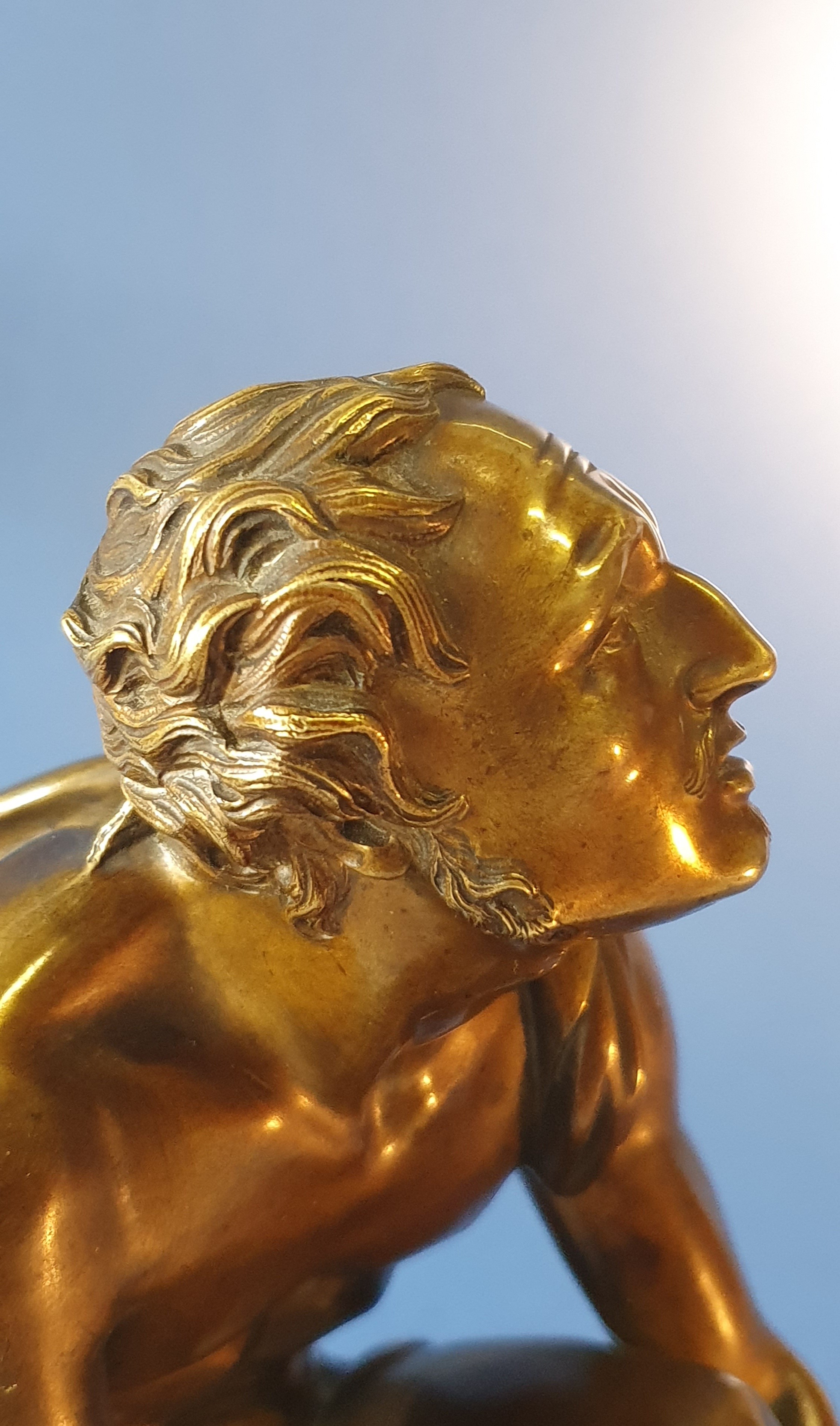 Arrotino. E. De Labroue (attivo a Parigi, 1850-1880). Bronzo patina nocciola trasparente.