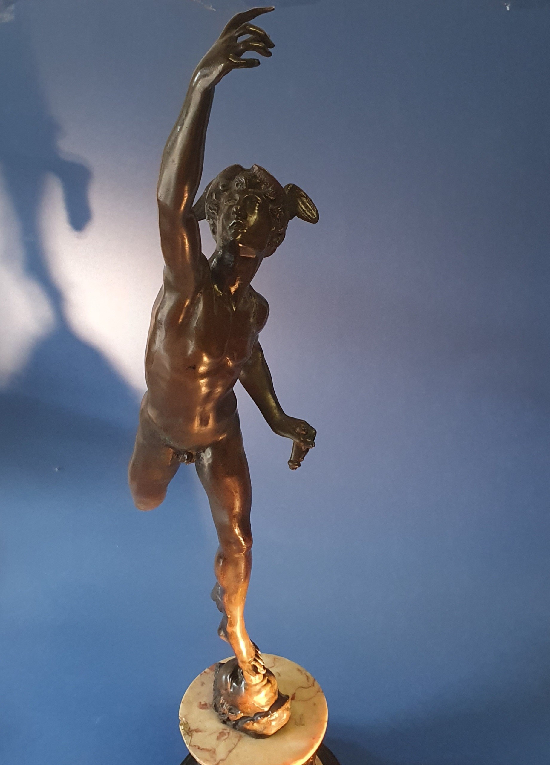 Mercurio. Dal modello di Giambologna. XVIII-XIX secolo. Bronzo patinato. Base originale in bronzo...