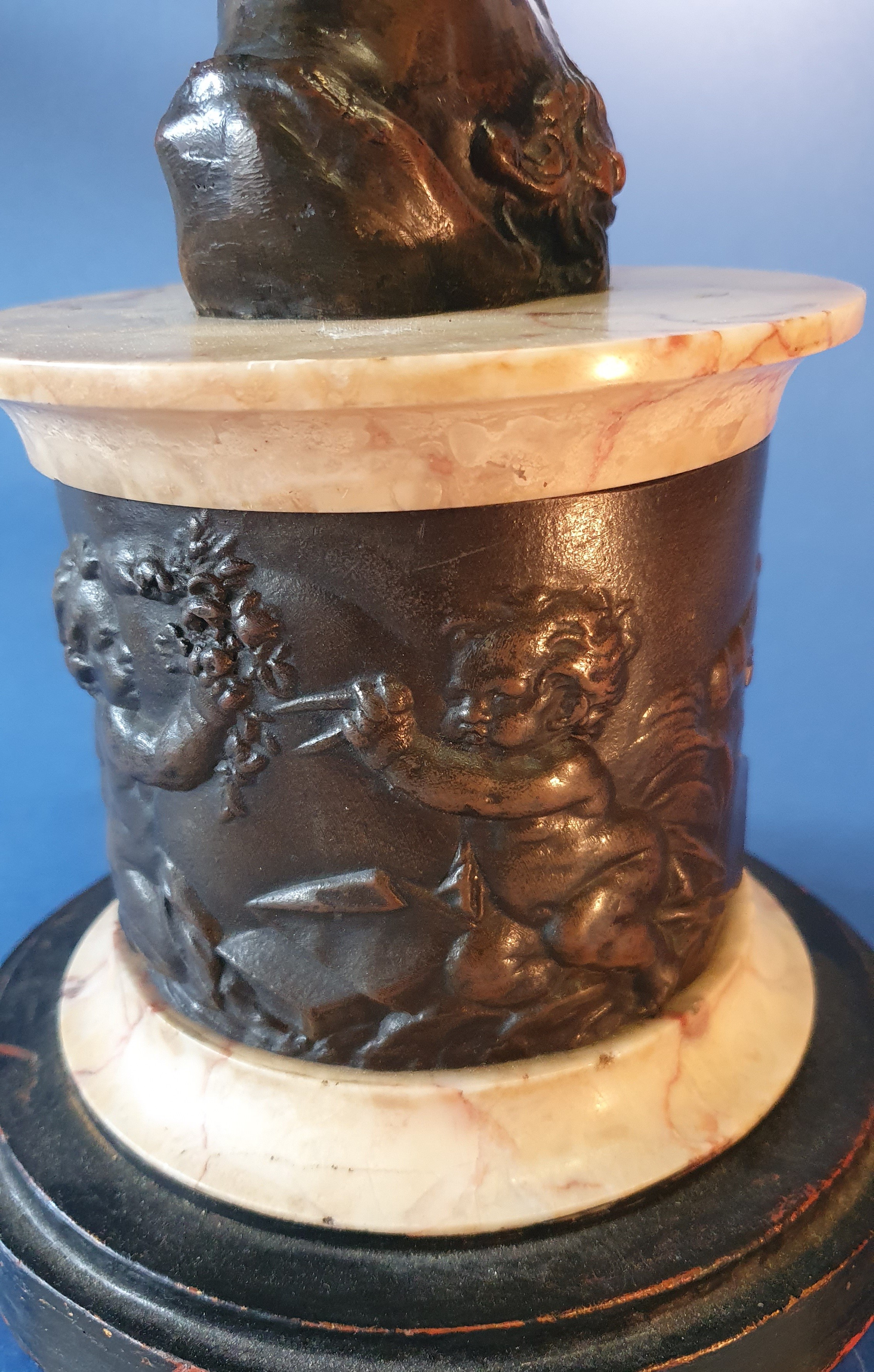 Mercurio. Dal modello di Giambologna. XVIII-XIX secolo. Bronzo patinato. Base originale in bronzo...