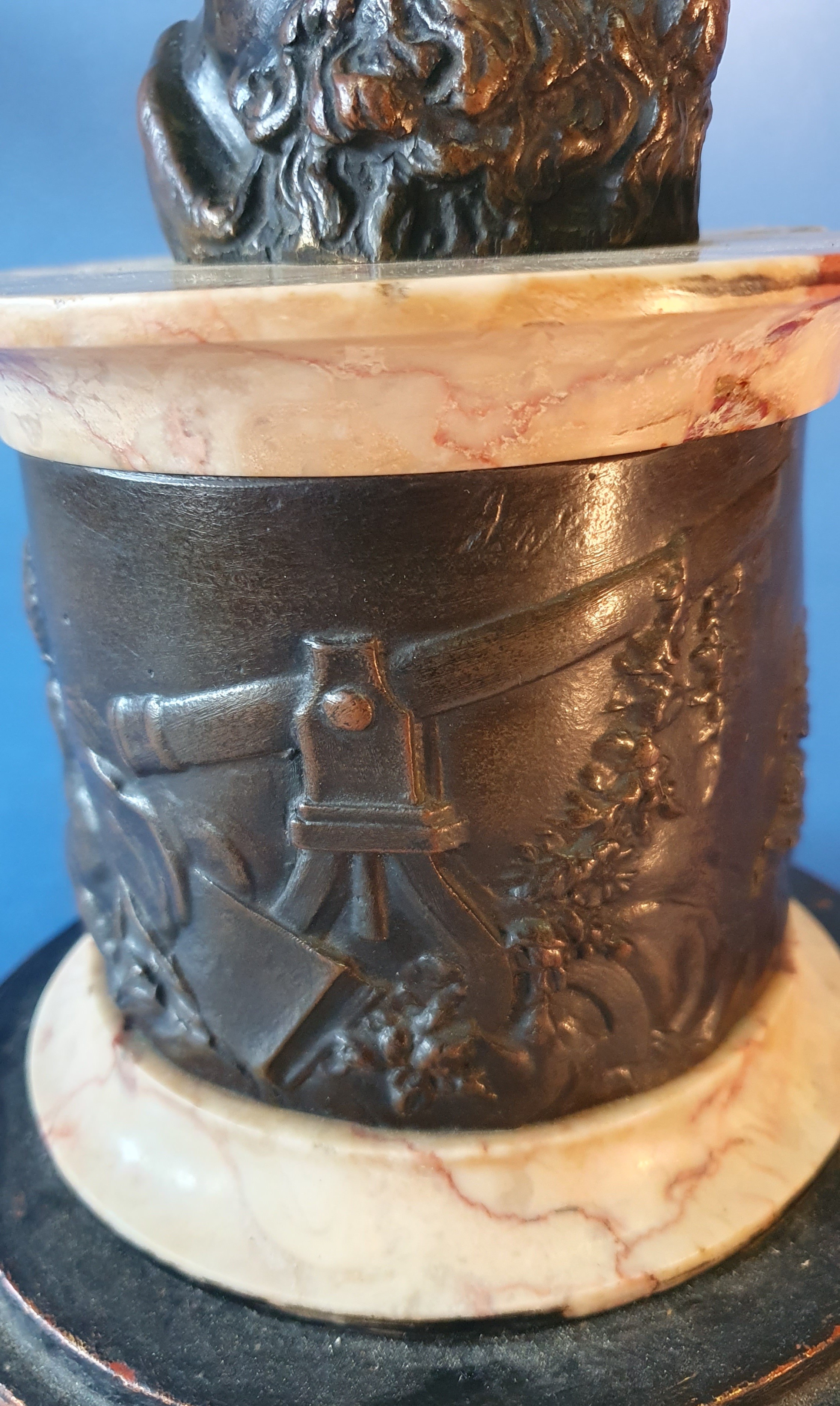 Mercurio. Dal modello di Giambologna. XVIII-XIX secolo. Bronzo patinato. Base originale in bronzo...