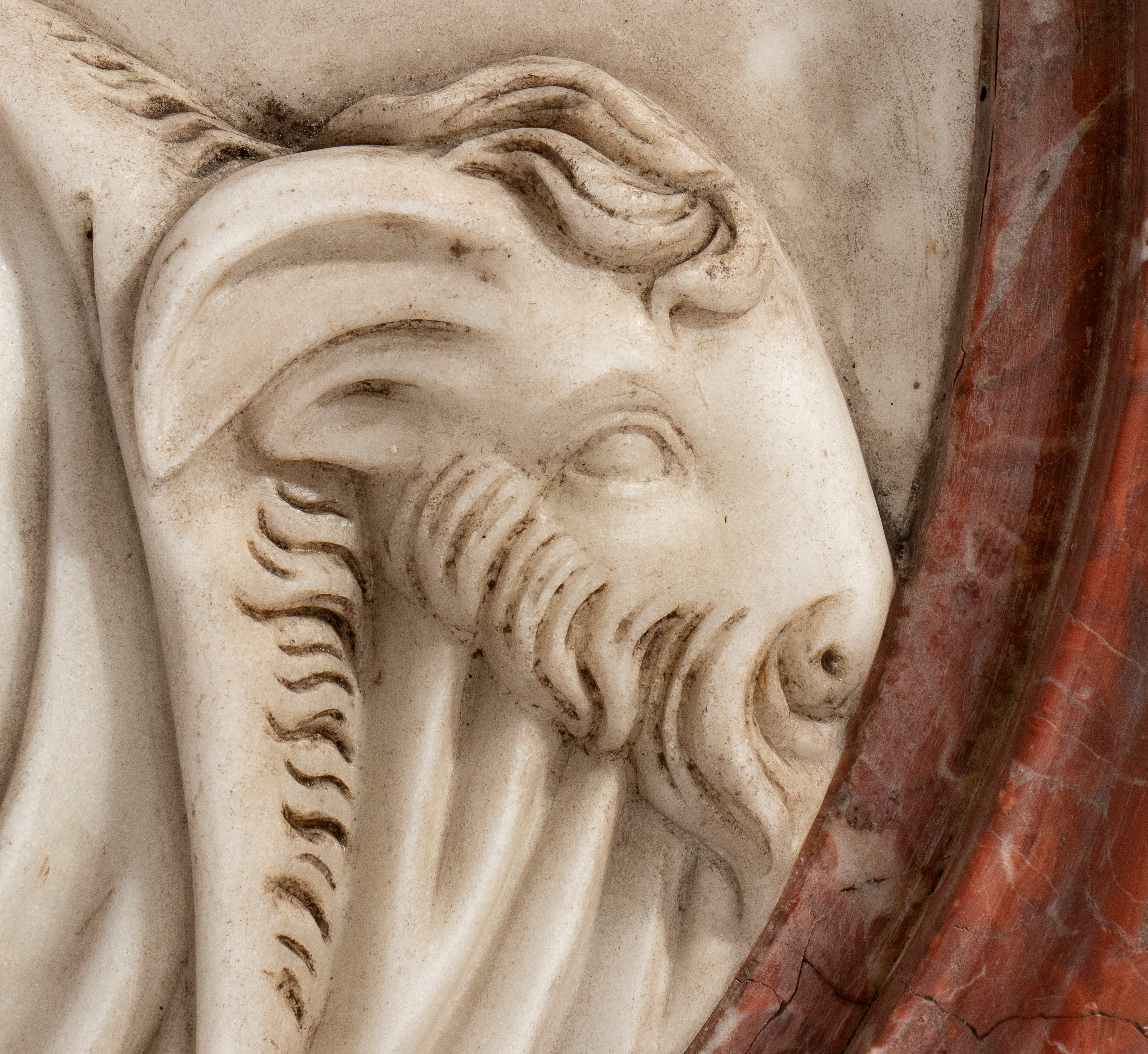 Cipeo (clipeo) in marmo, Profili di imperatore romano, XIX secolo