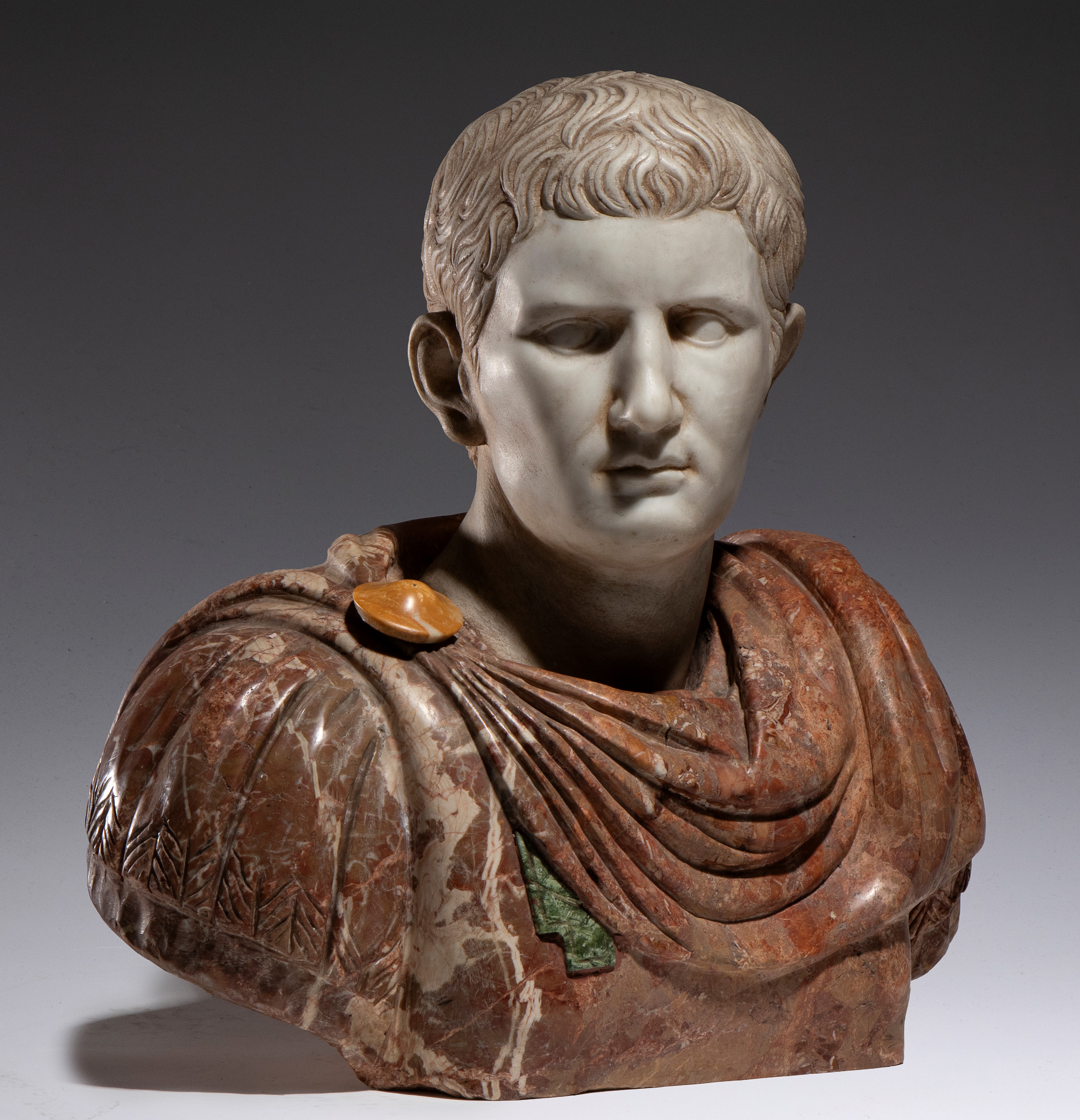 Busto di imperatore romano, scultura in marmi policromi (XIX secolo)