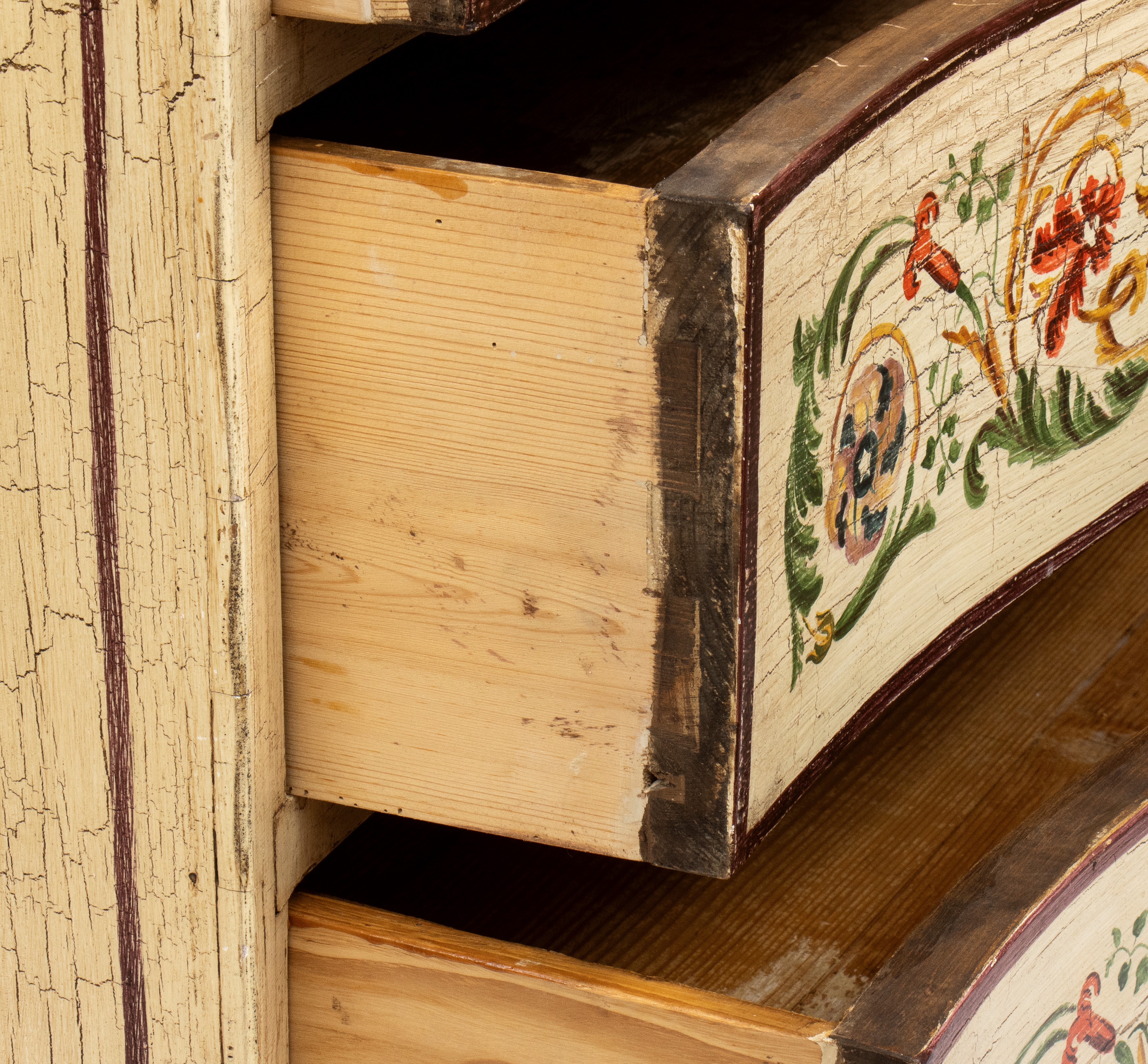 Cassettone in Stile Barocchetto Veneziano
