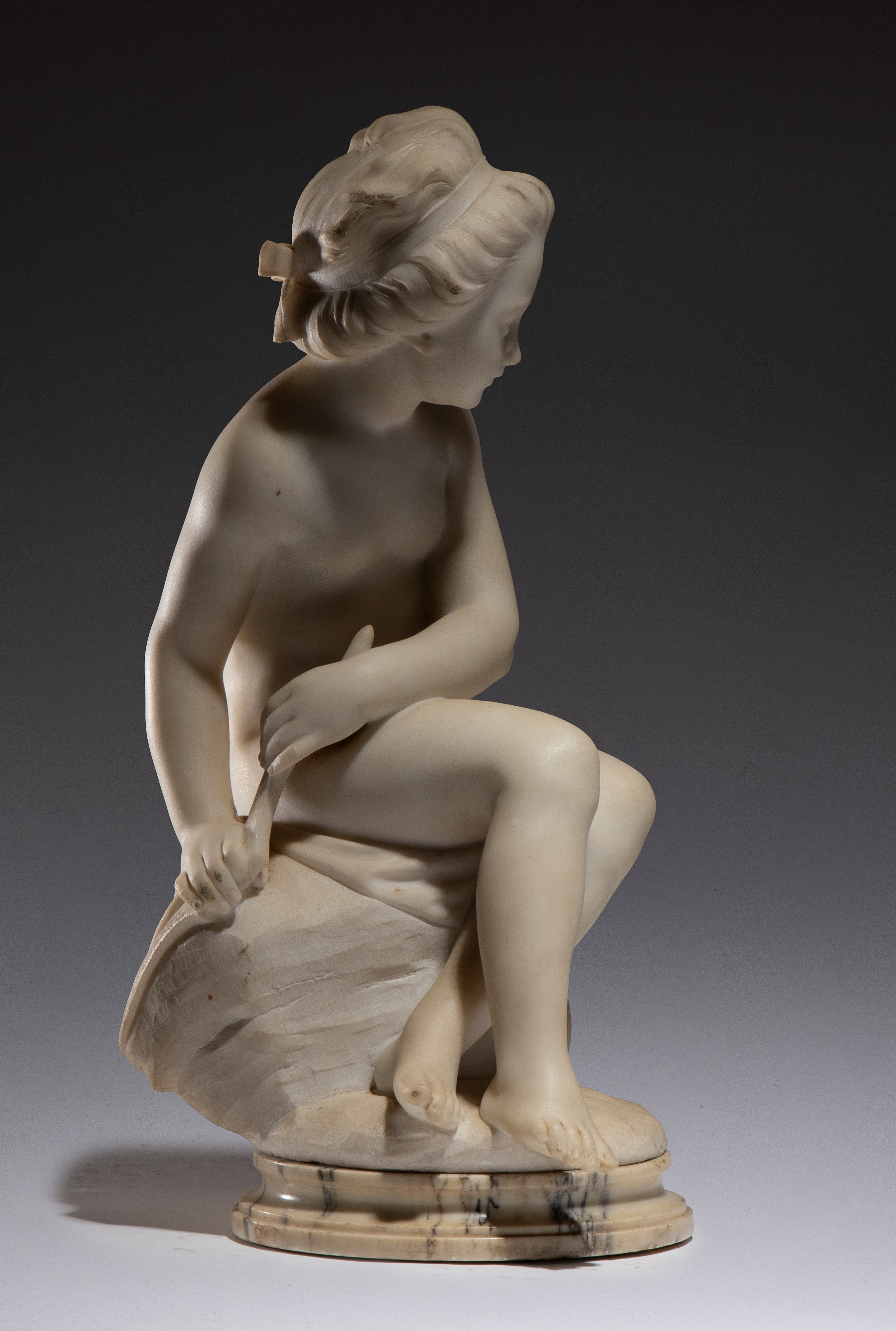 Francia, XIX secolo, La bagnante, scultura in marmo bianco