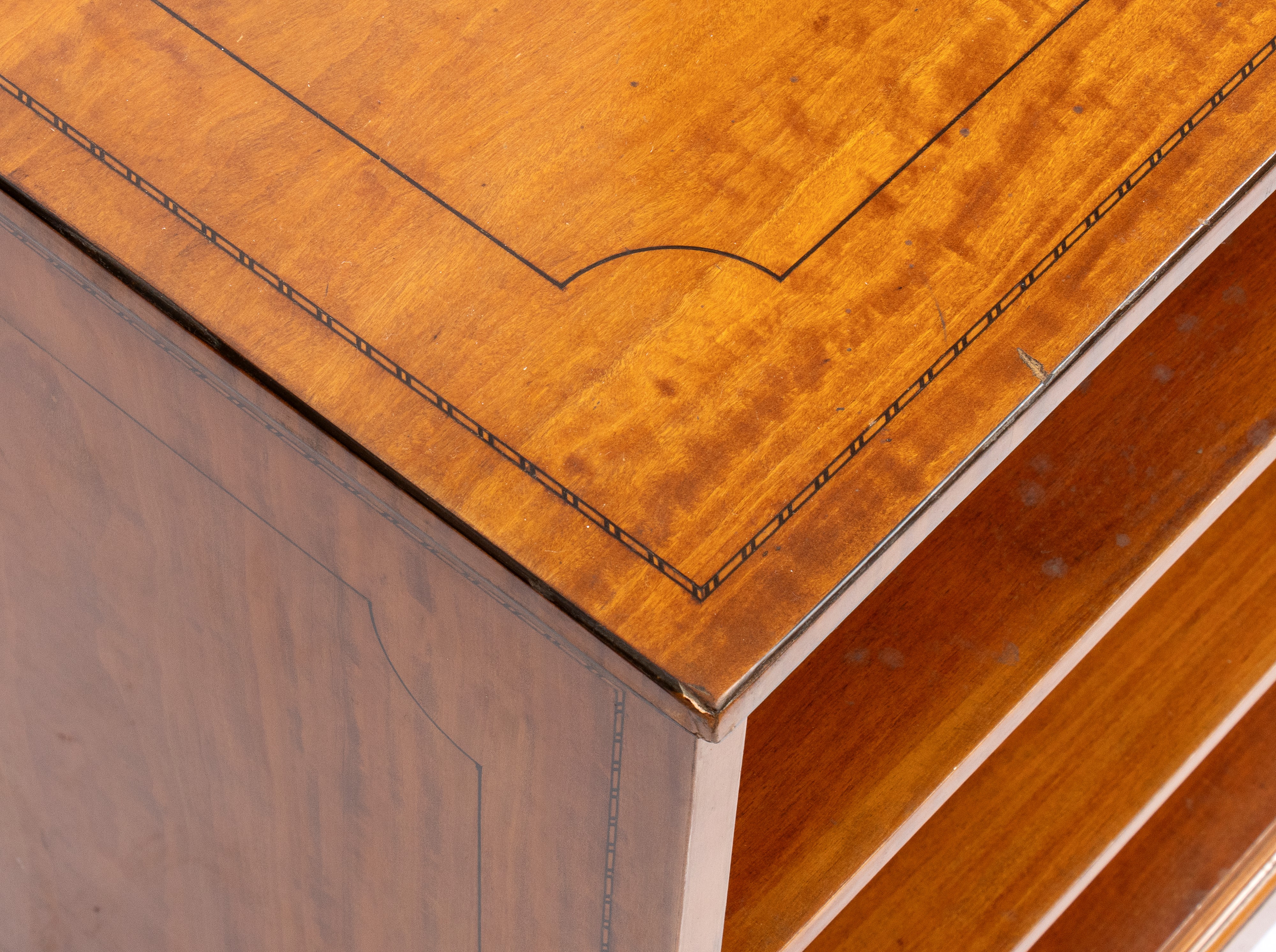 Tavolino in Satinwood